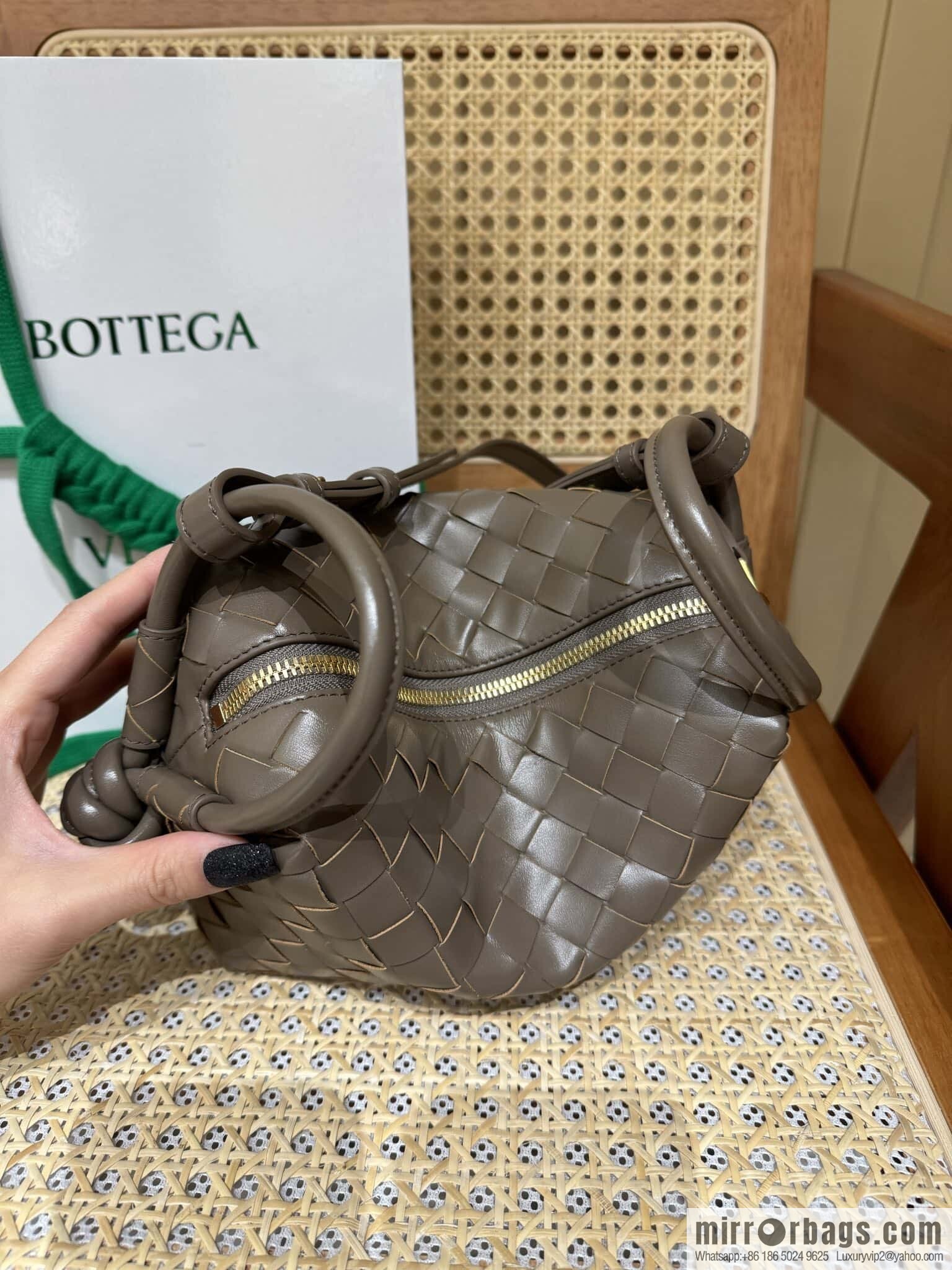 BV Loop Handbag 796615 Pine Cones Brown