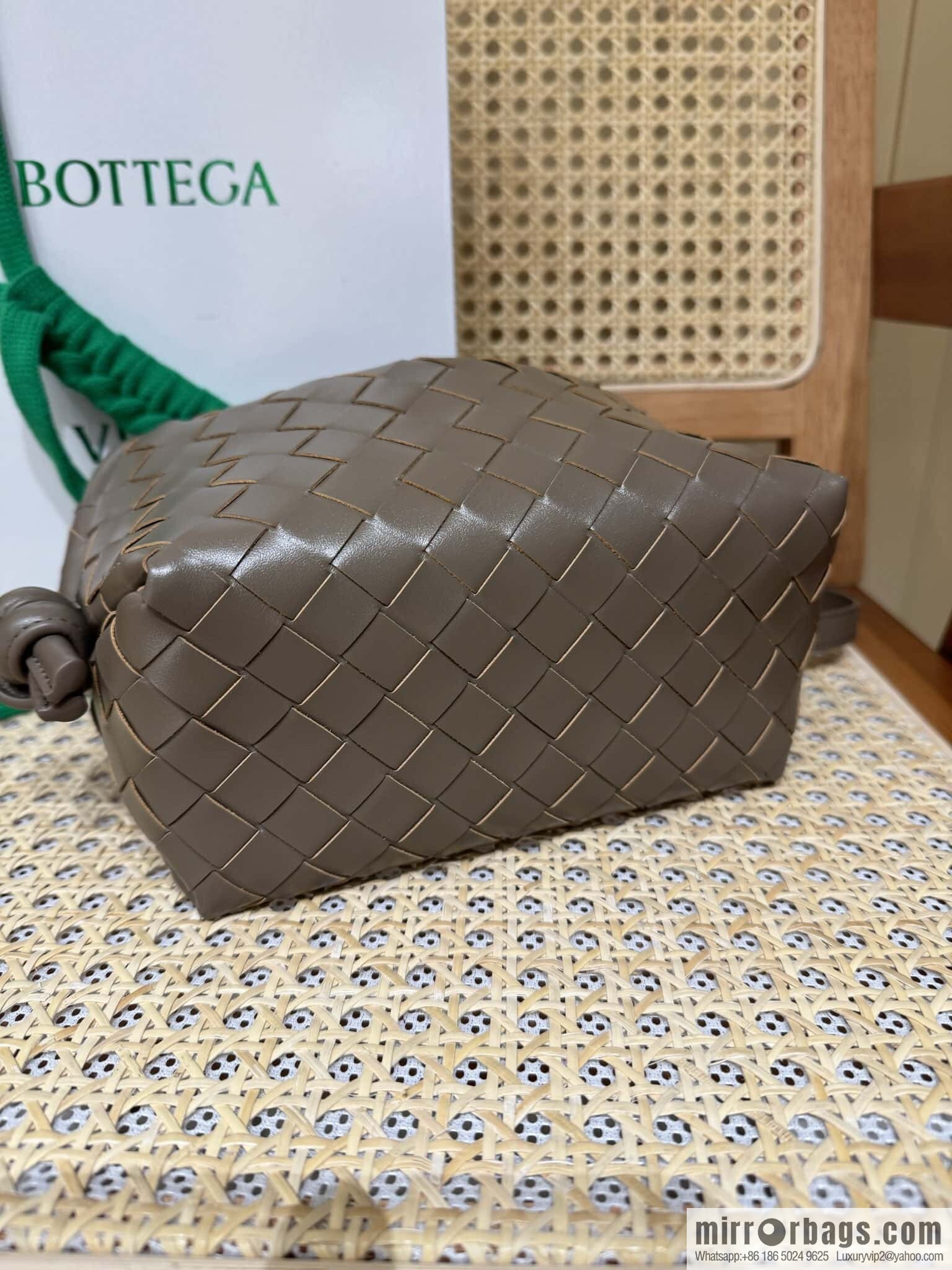 BV Loop Handbag 796615 Pine Cones Brown