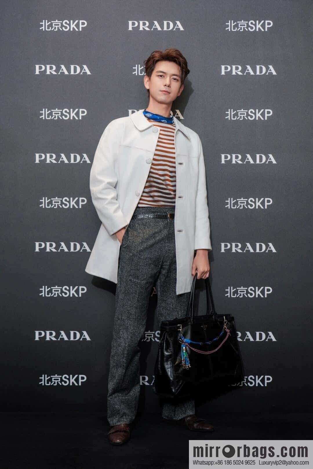 PRADA 🎉 LusSo lf oil wax leather 🎉 2VG128 extra large🎉🎉