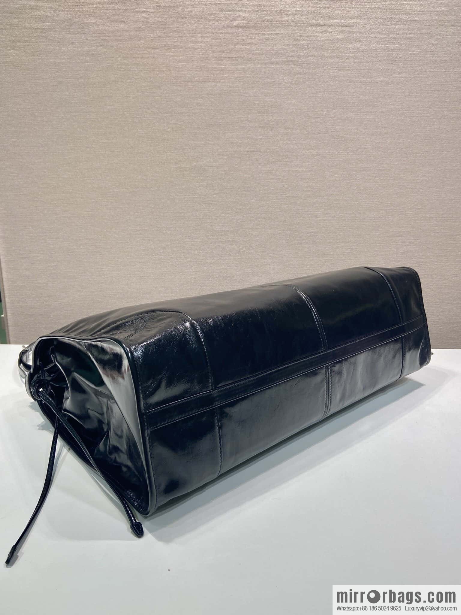 PRADA 🎉 LusSo lf oil wax leather 🎉 2VG128 extra large🎉🎉