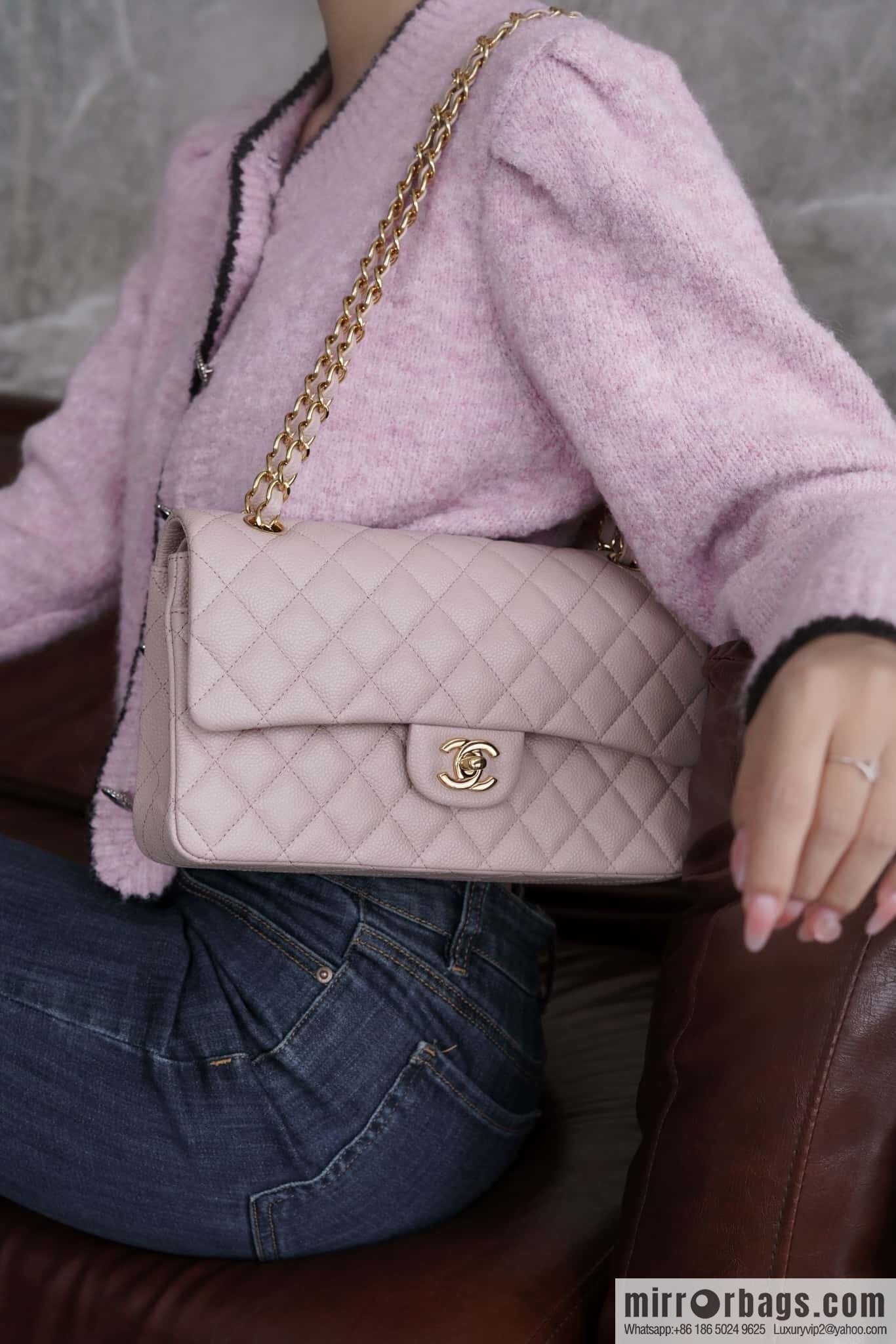 CHANEL 𝐂𝐥𝐚𝐬𝐬𝐢𝐜 𝐅𝐥𝐚𝐩 Medium Classic Cover Bag, Sakura Powder 🌸 A01112