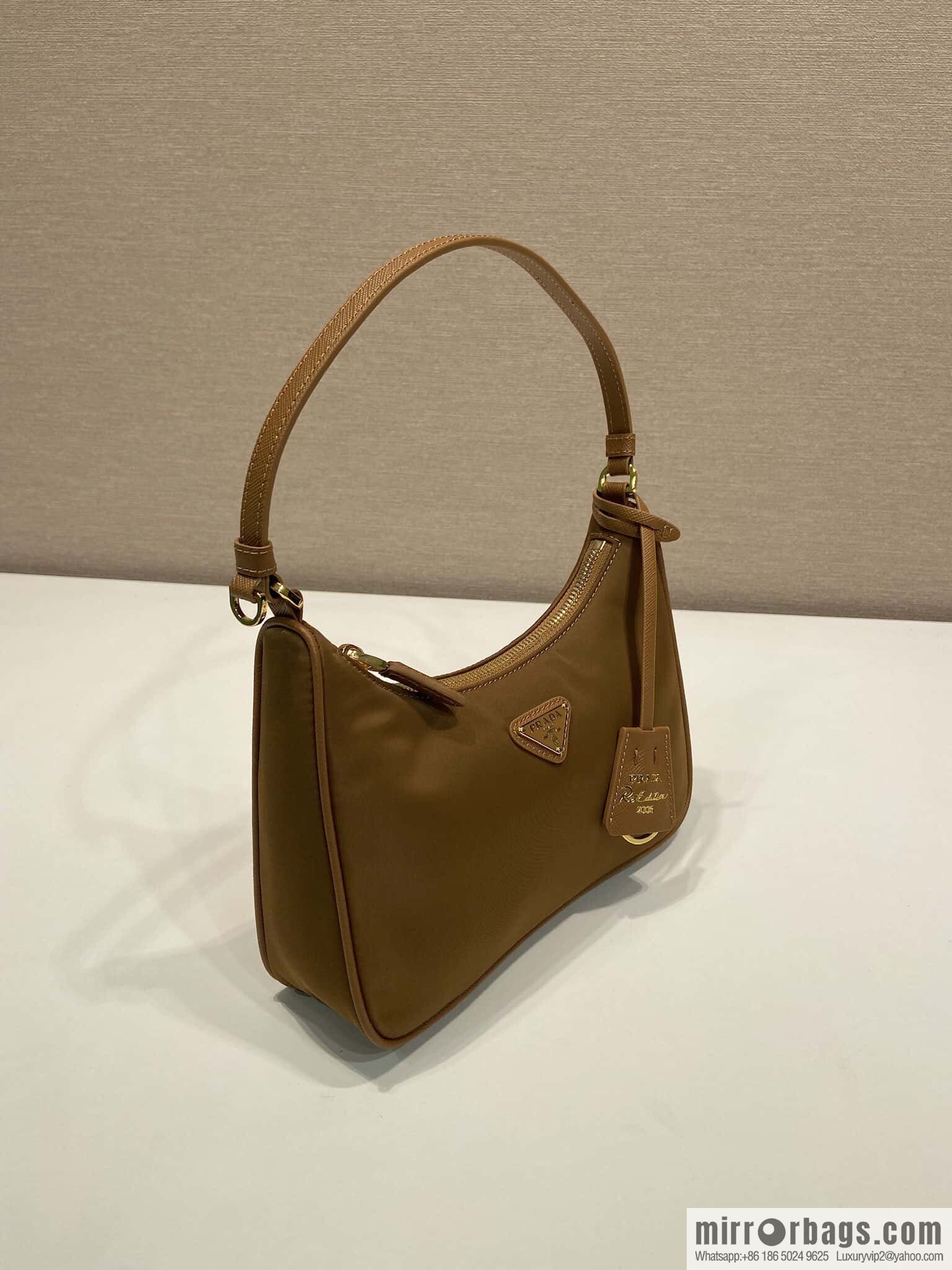 PRADA 🎉 Hobo 🎉 1N 204 M Gold Hardware🎉🎉