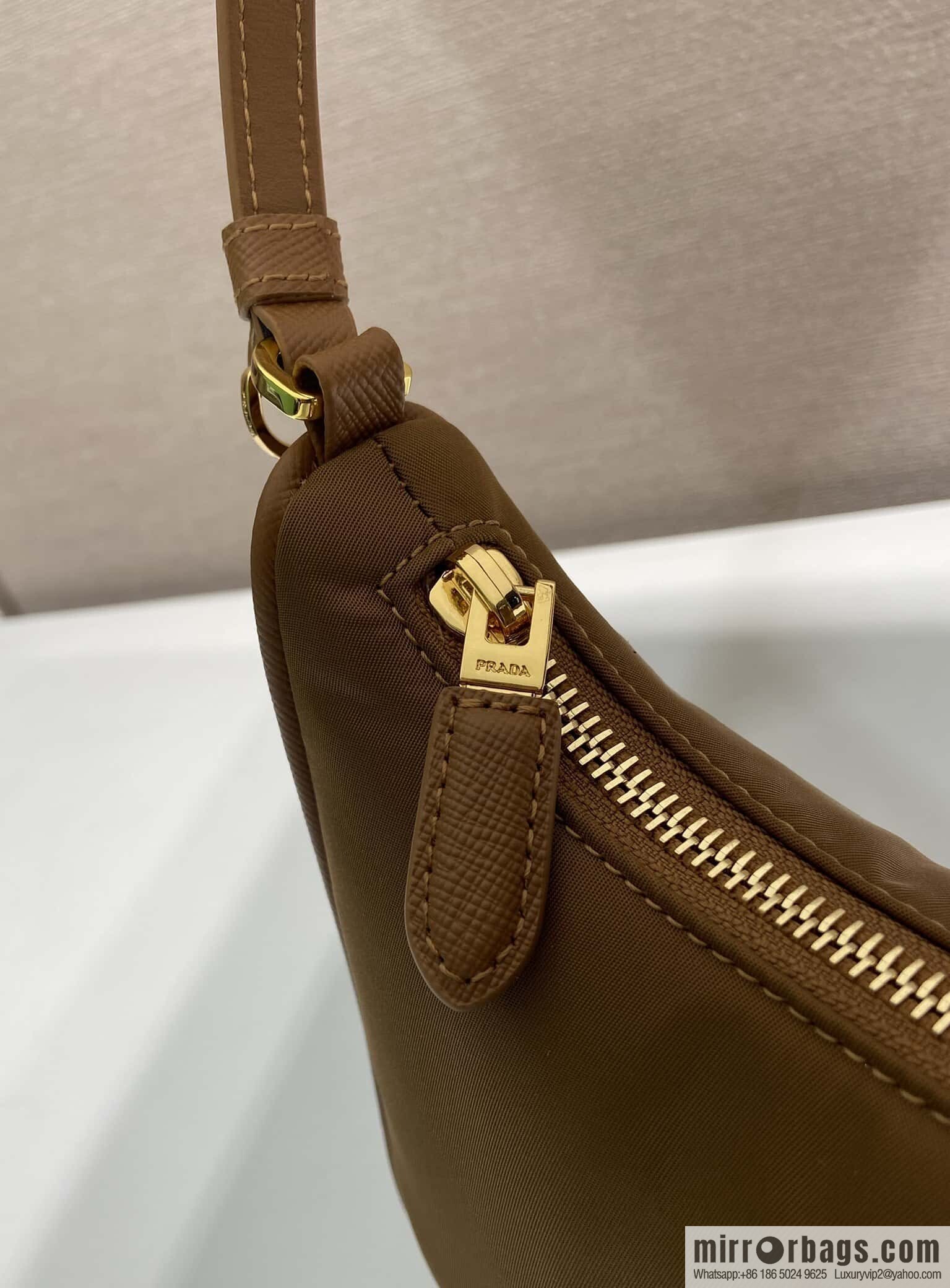 PRADA 🎉 Hobo 🎉 1N 204 M Gold Hardware🎉🎉