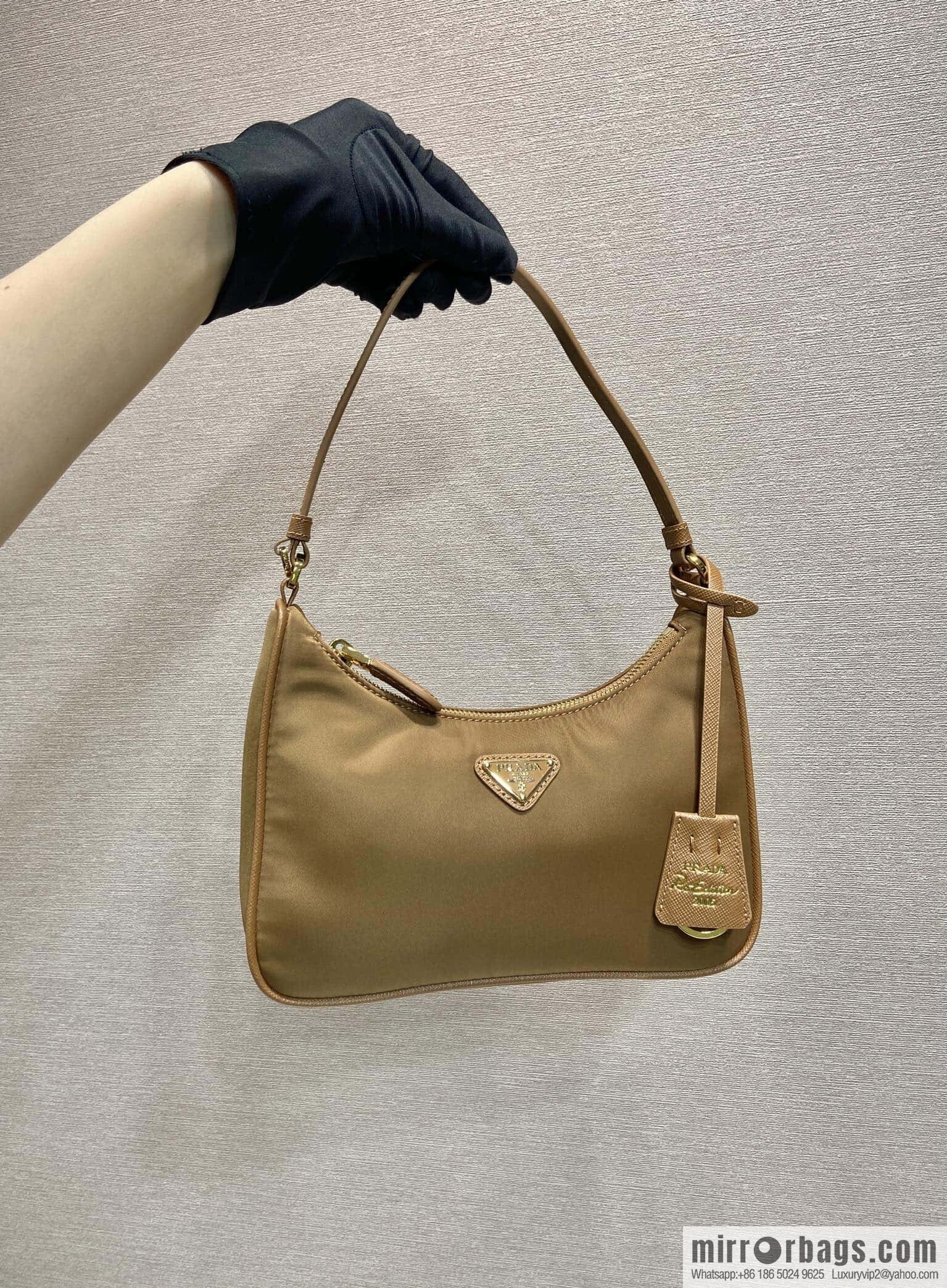 PRADA 🎉 Hobo 🎉 1N 204 M Gold Hardware🎉🎉