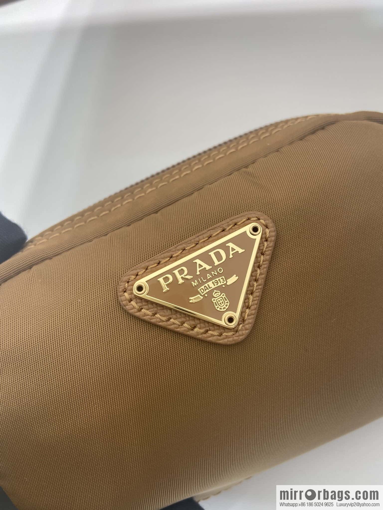 PRADA 🎉 small hand bag 🎉 1NA339 new color🎉🎉
