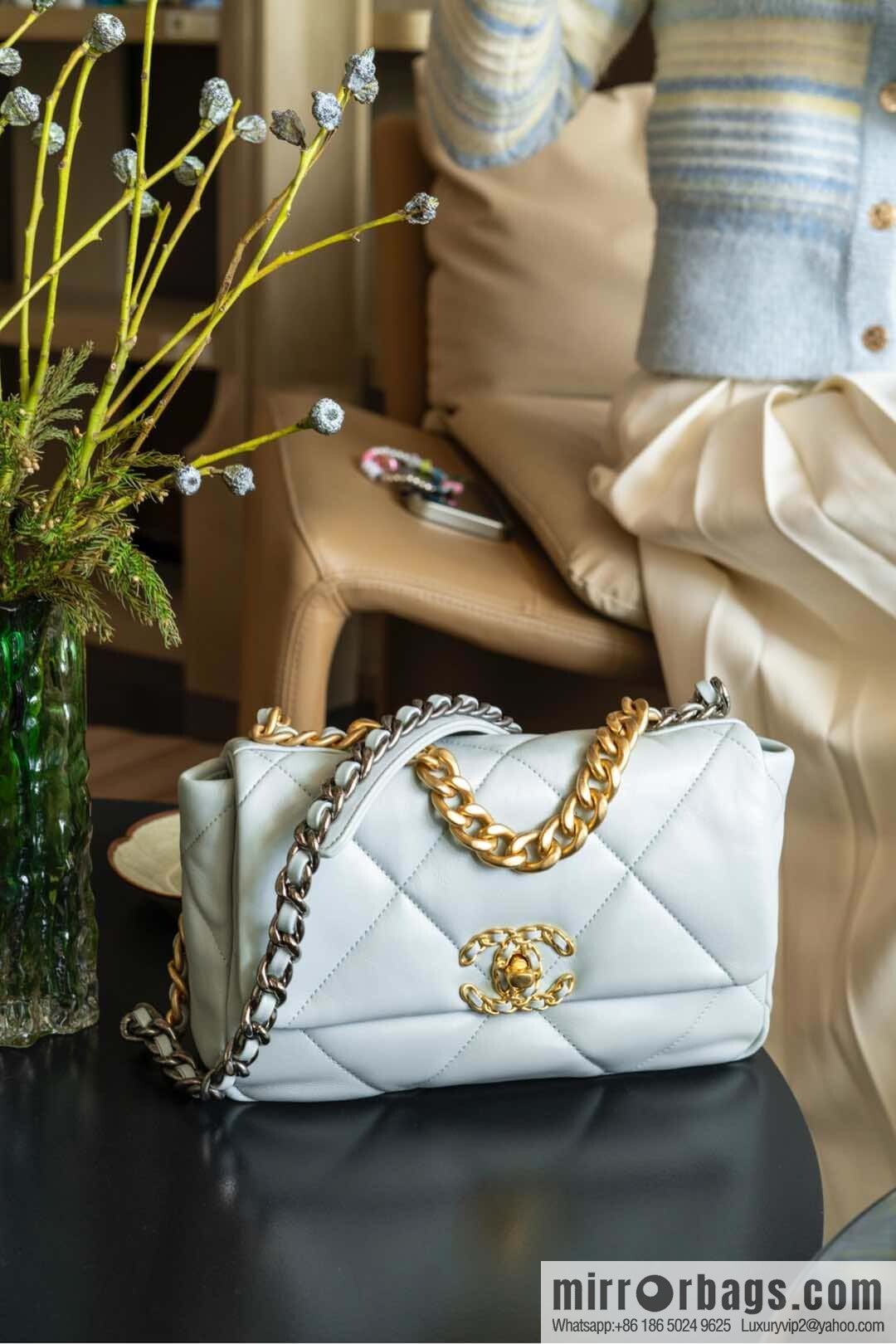 CHANEL 𝟏𝟗𝐛𝐚𝐠 light blue, small 🐳 AS1160