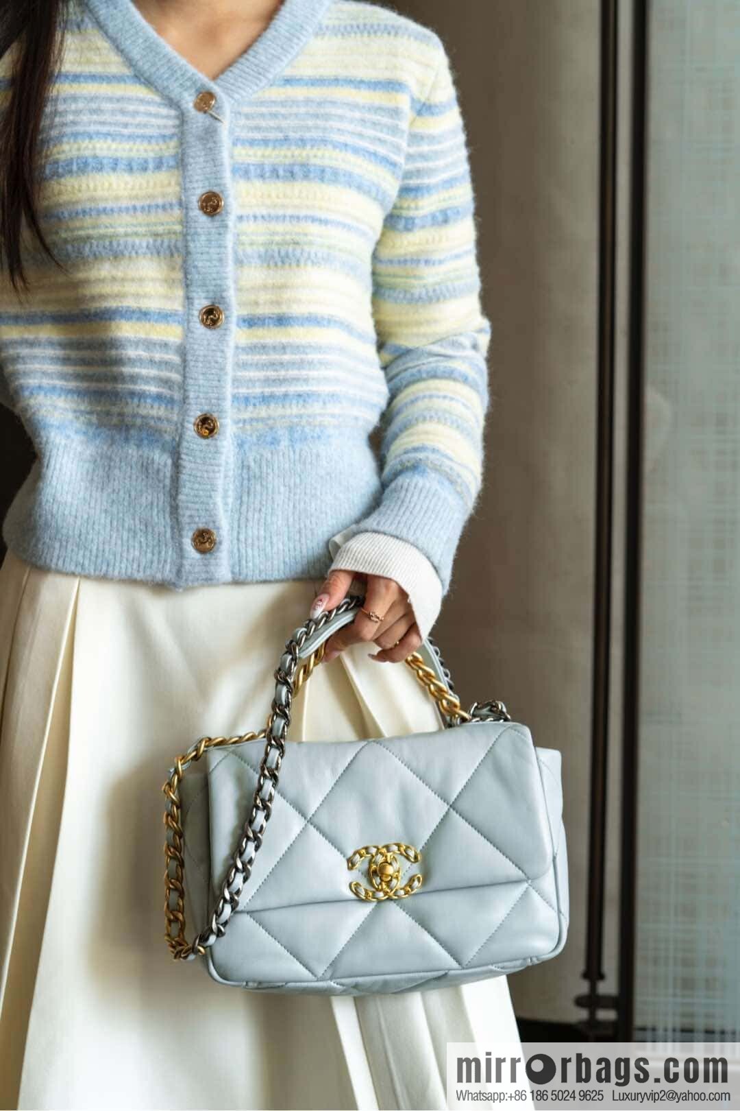 CHANEL 𝟏𝟗𝐛𝐚𝐠 light blue, small 🐳 AS1160