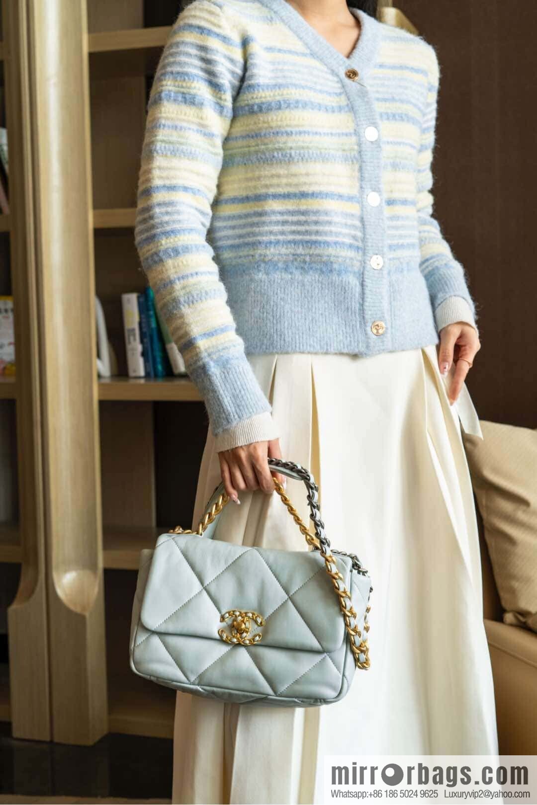 CHANEL 𝟏𝟗𝐛𝐚𝐠 light blue, small 🐳 AS1160