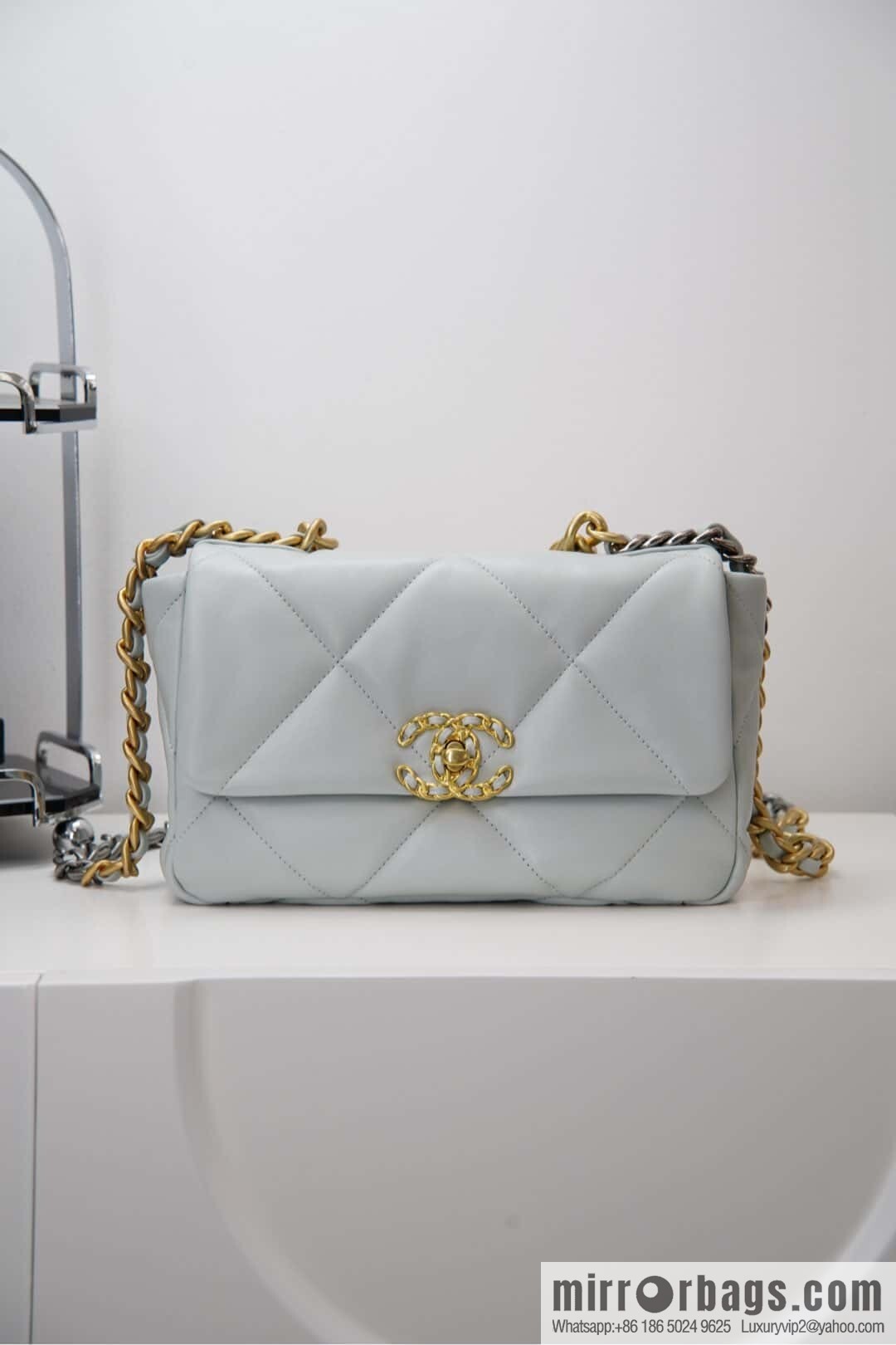 CHANEL 𝟏𝟗𝐛𝐚𝐠 light blue, small 🐳 AS1160
