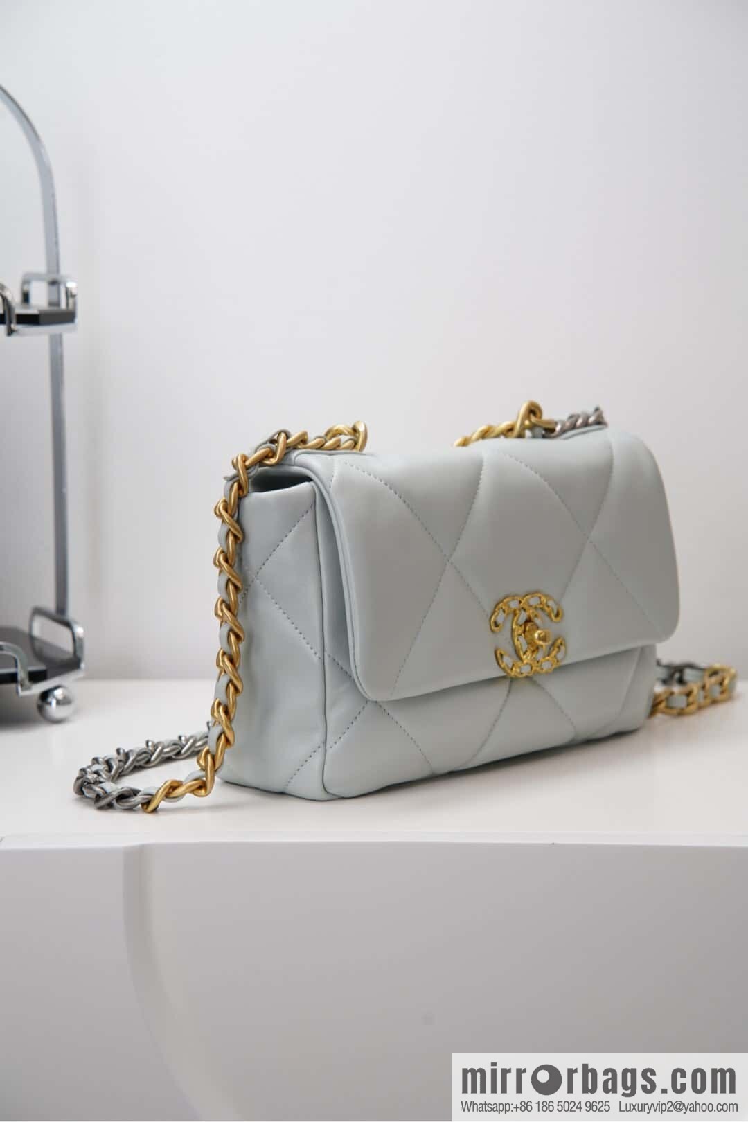 CHANEL 𝟏𝟗𝐛𝐚𝐠 light blue, small 🐳 AS1160