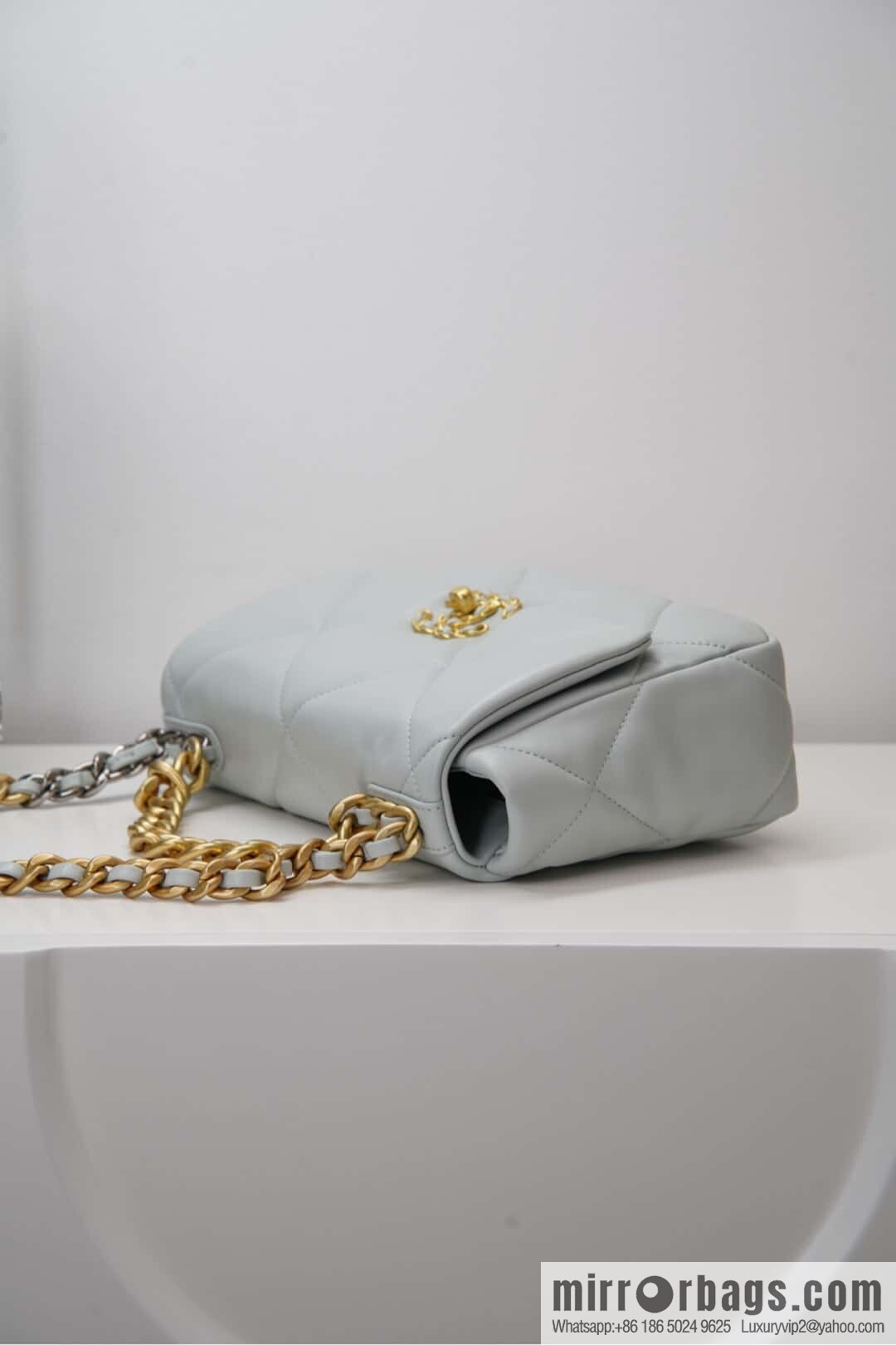 CHANEL 𝟏𝟗𝐛𝐚𝐠 light blue, small 🐳 AS1160