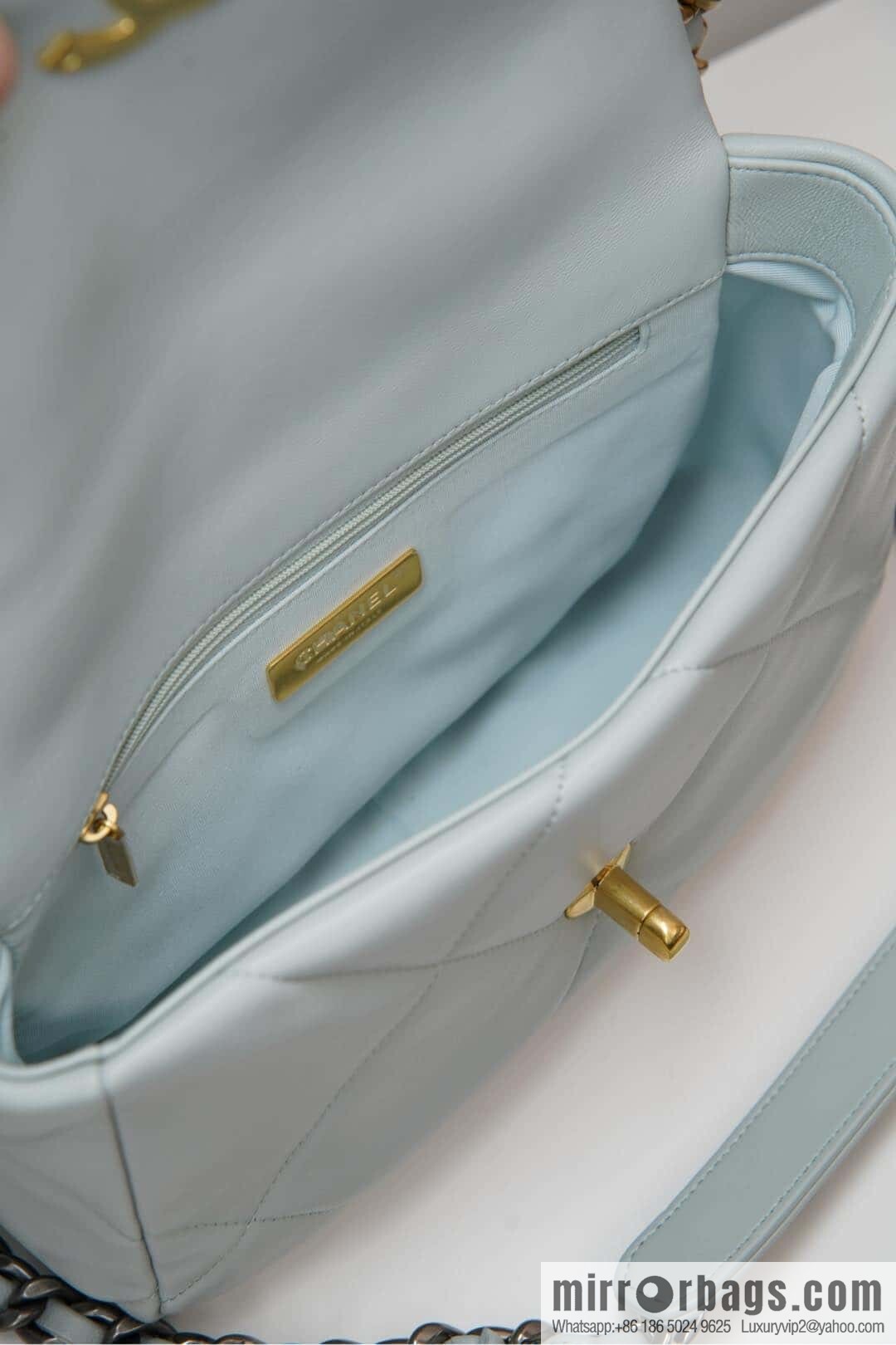 CHANEL 𝟏𝟗𝐛𝐚𝐠 light blue, small 🐳 AS1160