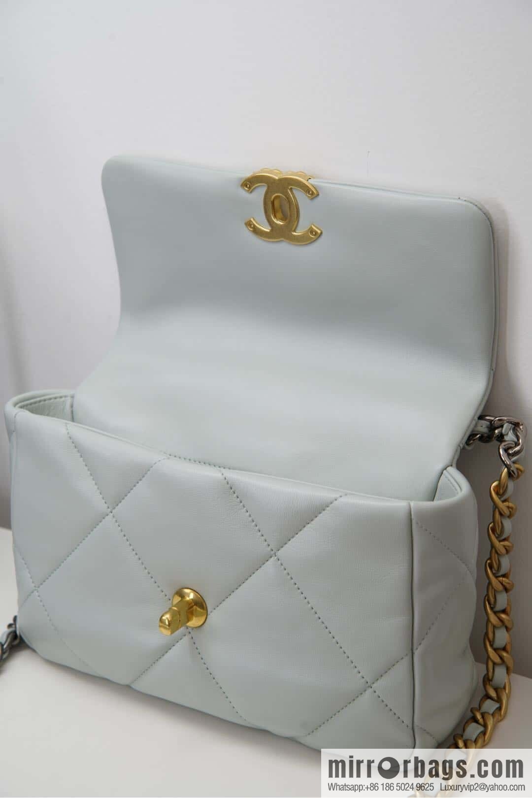CHANEL 𝟏𝟗𝐛𝐚𝐠 light blue, small 🐳 AS1160