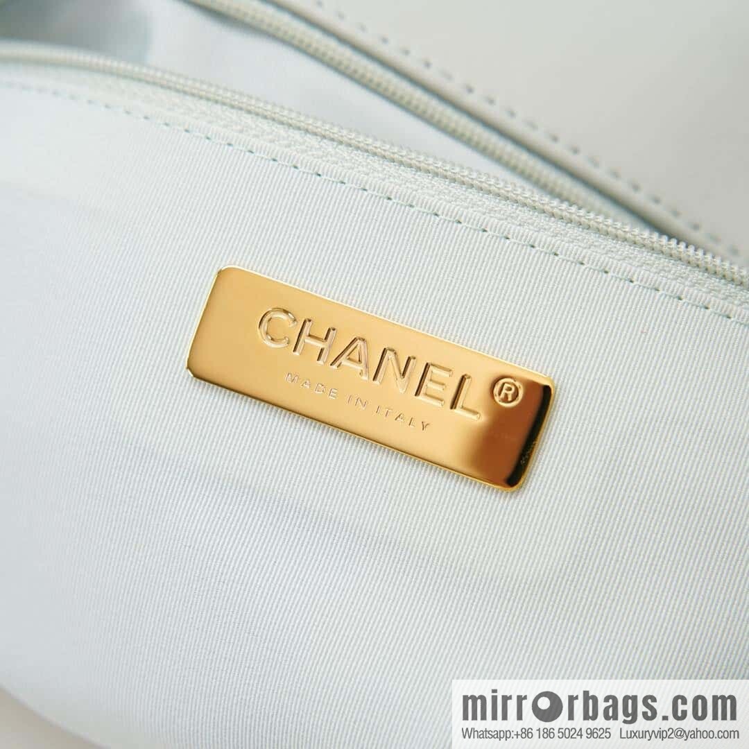 CHANEL 𝟏𝟗𝐛𝐚𝐠 light blue, small 🐳 AS1160