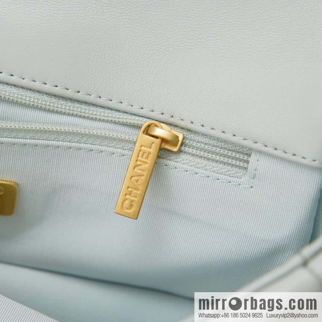 CHANEL 𝟏𝟗𝐛𝐚𝐠 light blue, small 🐳 AS1160
