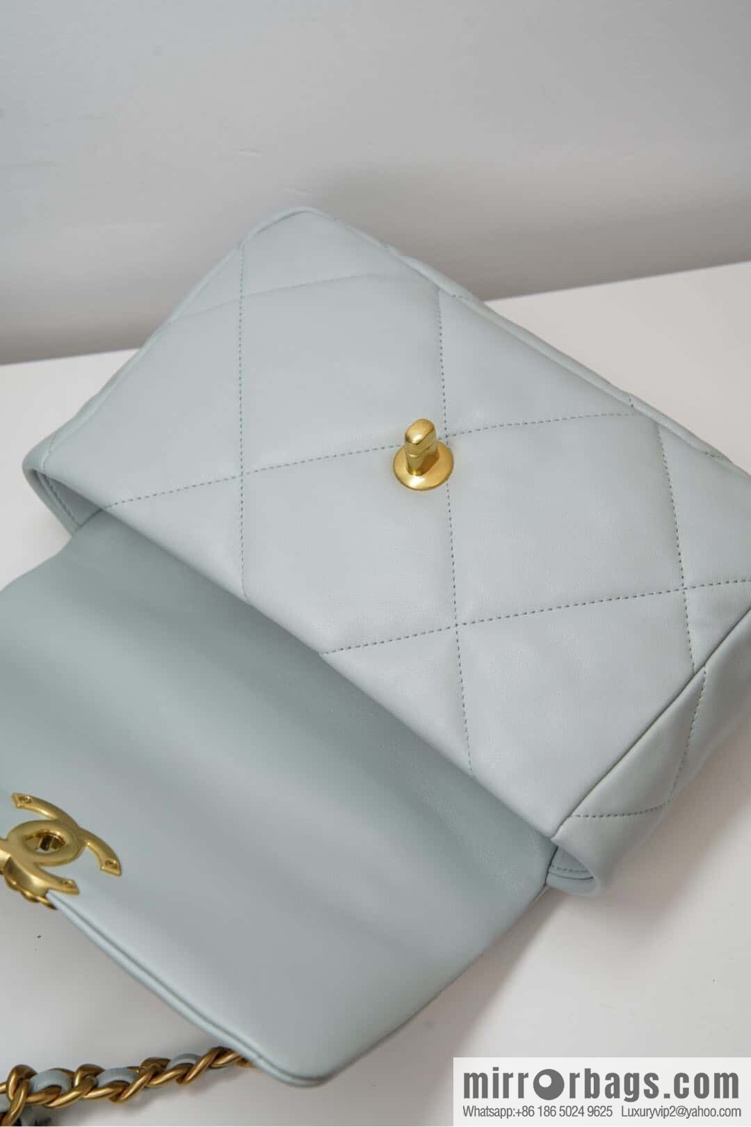 CHANEL 𝟏𝟗𝐛𝐚𝐠 light blue, small 🐳 AS1160