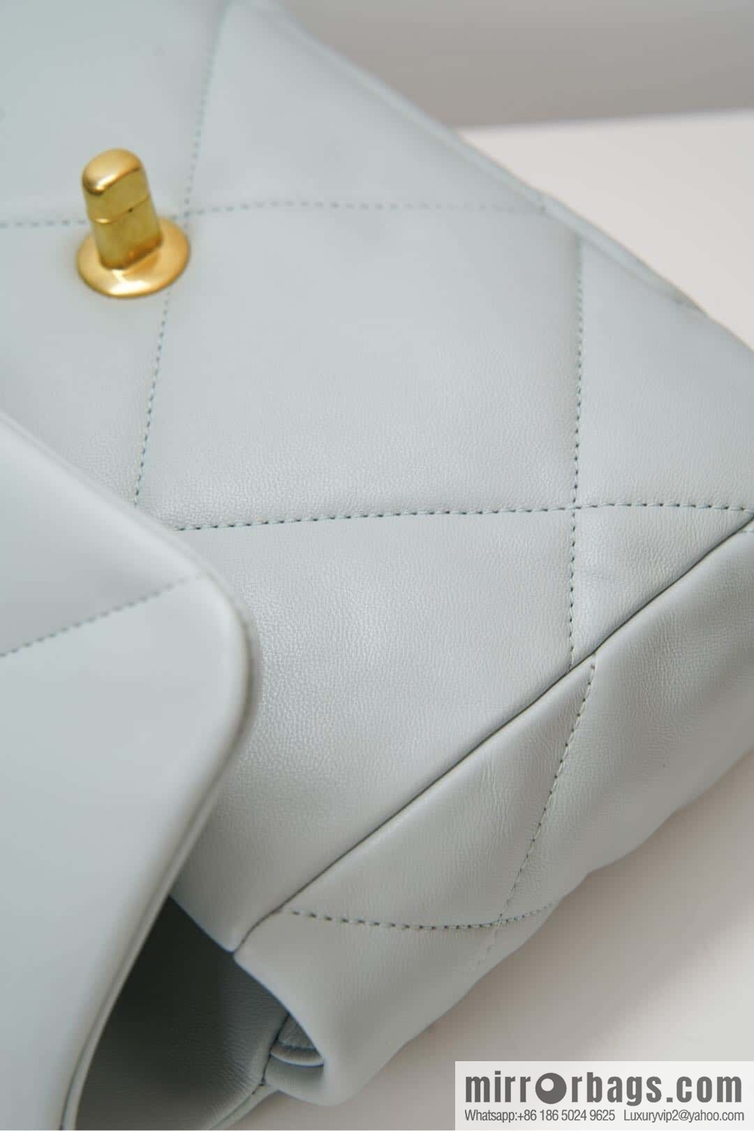 CHANEL 𝟏𝟗𝐛𝐚𝐠 light blue, small 🐳 AS1160