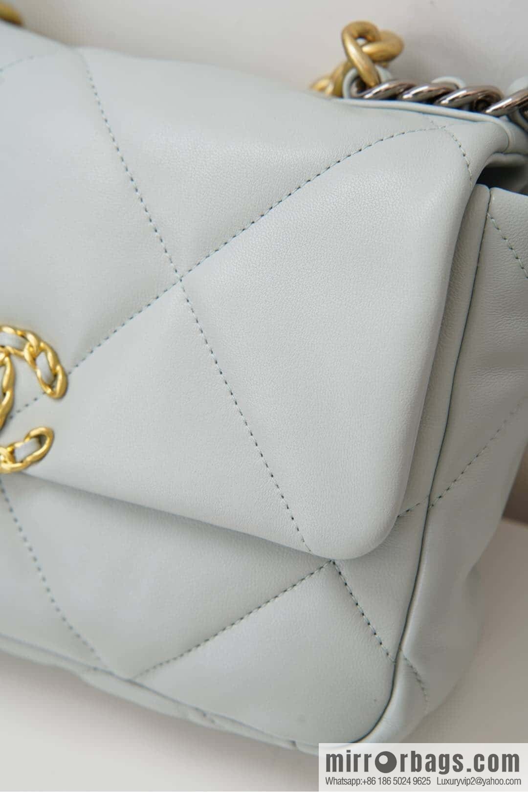 CHANEL 𝟏𝟗𝐛𝐚𝐠 light blue, small 🐳 AS1160