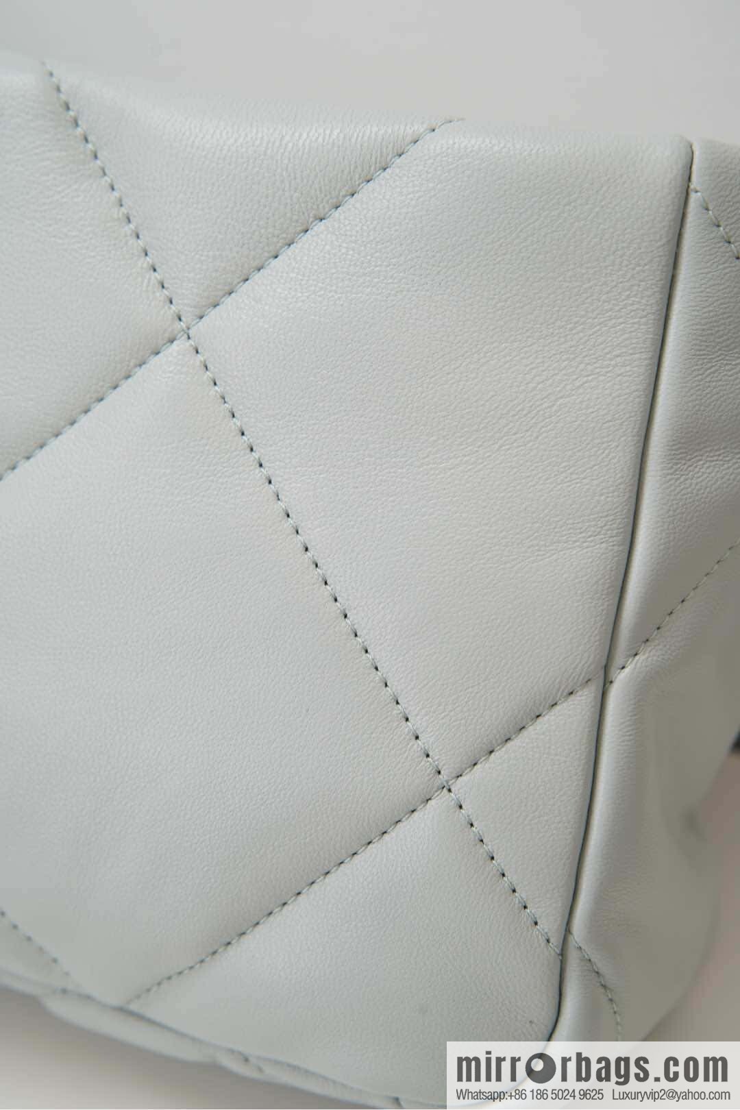 CHANEL 𝟏𝟗𝐛𝐚𝐠 light blue, small 🐳 AS1160
