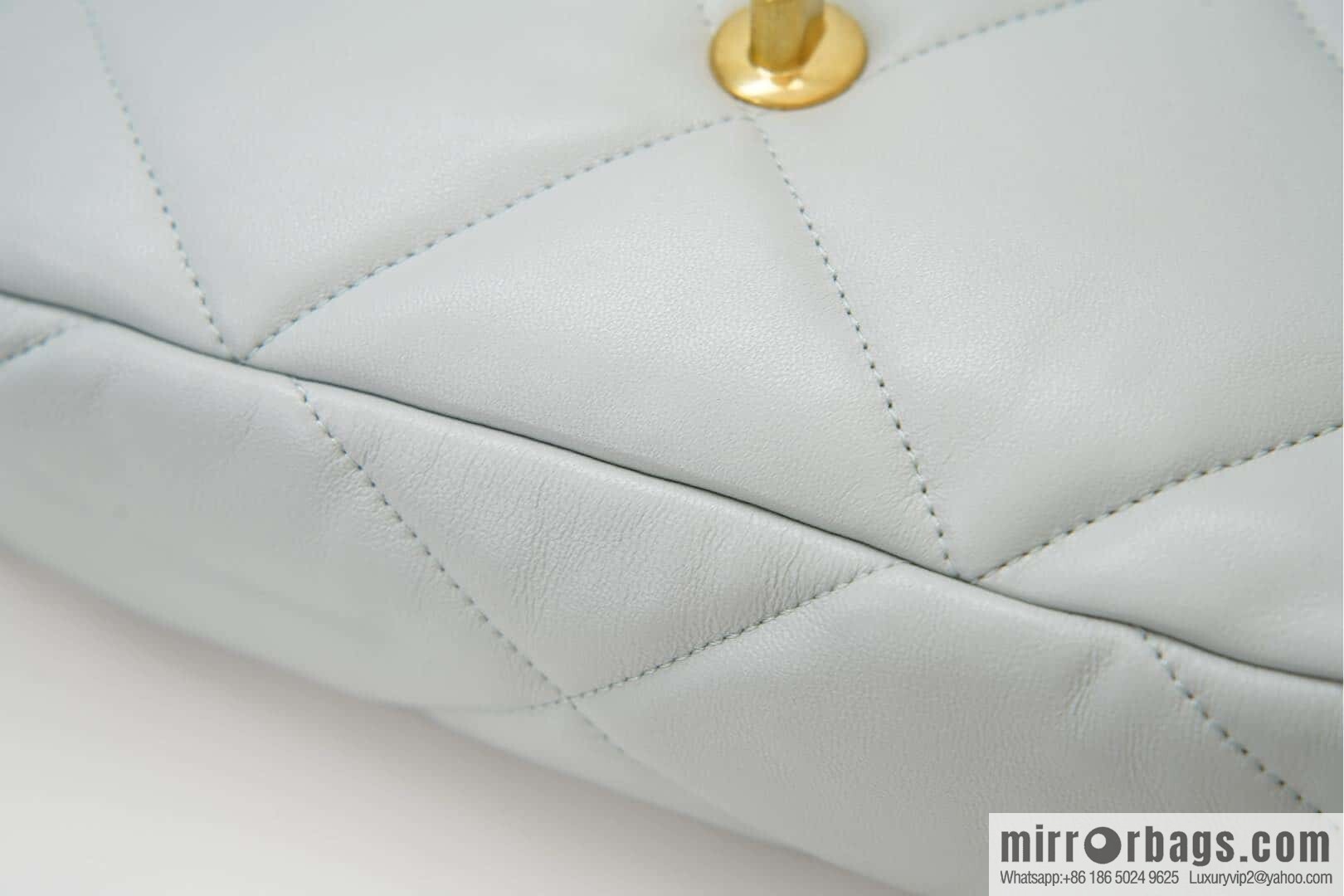 CHANEL 𝟏𝟗𝐛𝐚𝐠 light blue, small 🐳 AS1160