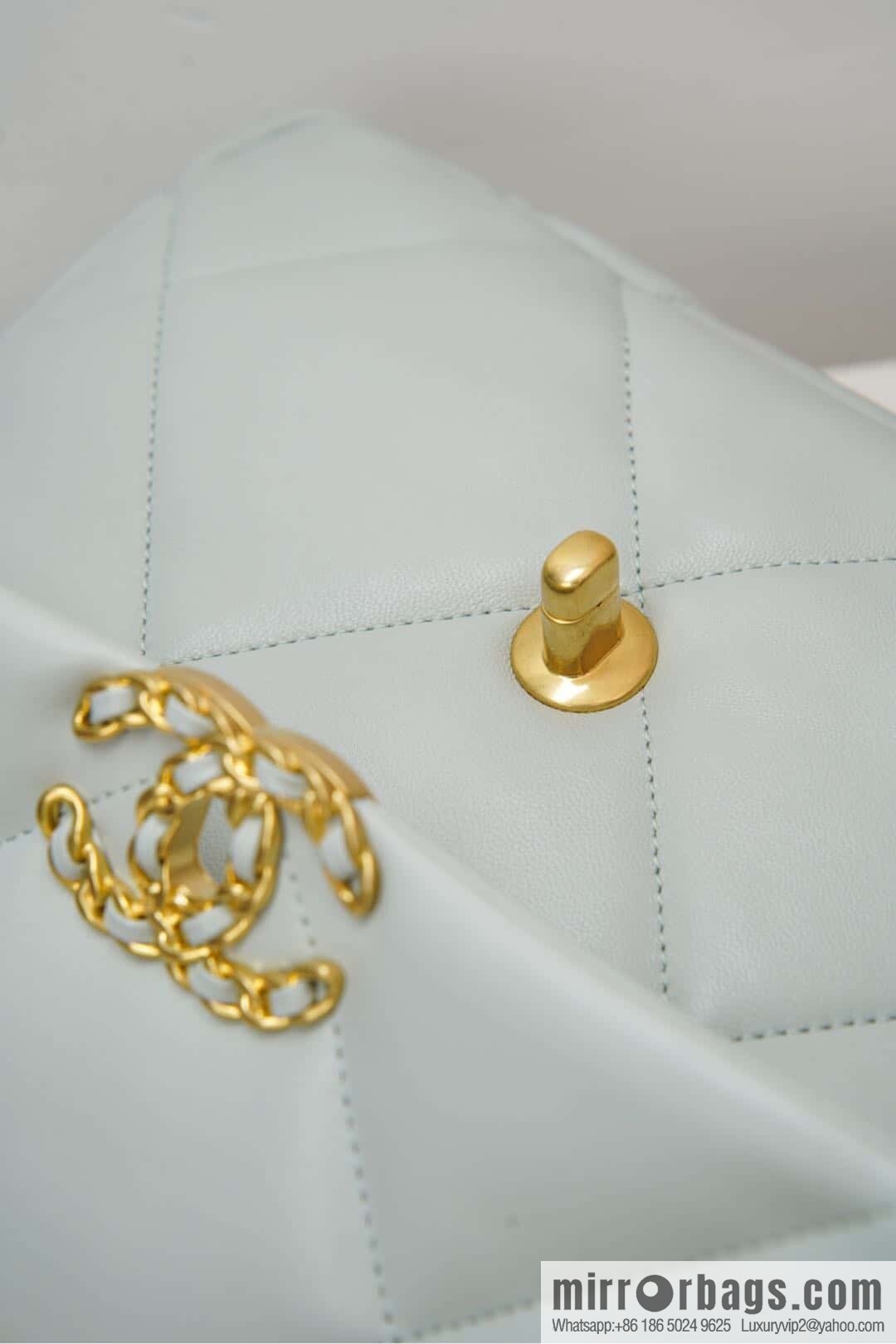 CHANEL 𝟏𝟗𝐛𝐚𝐠 light blue, small 🐳 AS1160