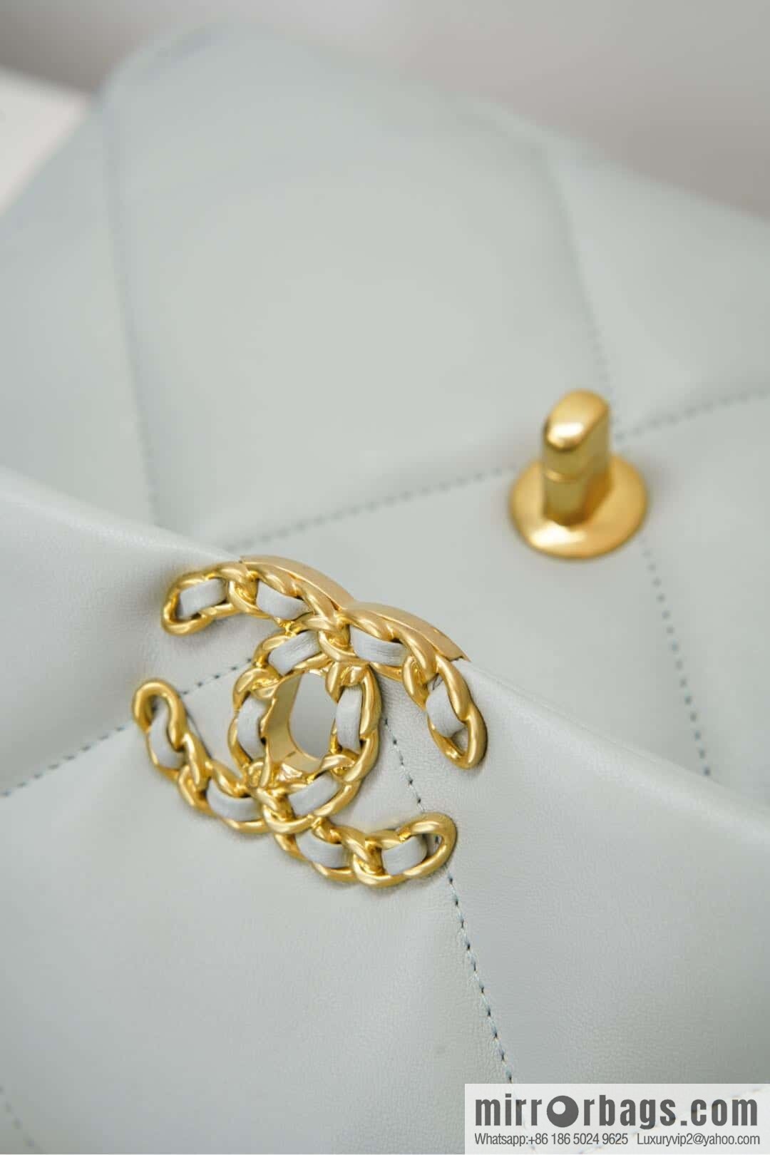 CHANEL 𝟏𝟗𝐛𝐚𝐠 light blue, small 🐳 AS1160