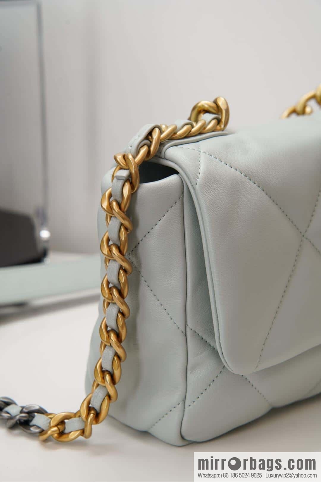 CHANEL 𝟏𝟗𝐛𝐚𝐠 light blue, small 🐳 AS1160