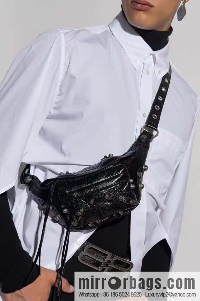 𝐁𝐚𝐥𝐞𝐧𝐜𝐢𝐚𝐠 𝐜𝐚𝐠𝐨𝐥𝐞｜ breast bag [oil wax black] 742014