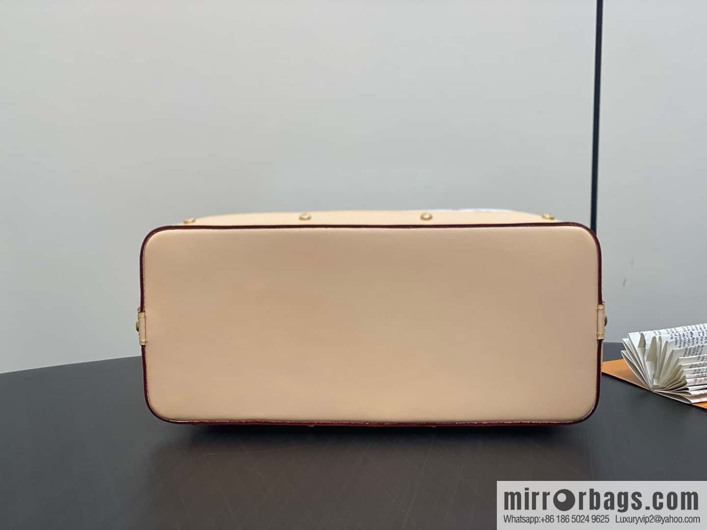 [Original single boutique] M13743 white color cosmetic bag series POCHETTE COSMÉTIQUE large cosmetic bag 2025 Murakami Takashi joint cooperation series