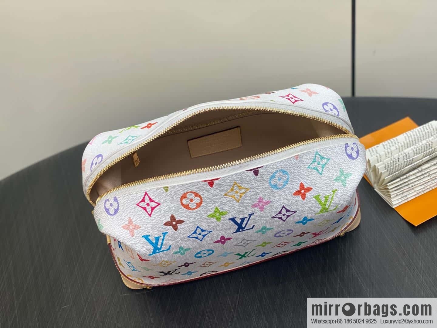 [Original single boutique] M13743 white color cosmetic bag series POCHETTE COSMÉTIQUE large cosmetic bag 2025 Murakami Takashi joint cooperation series