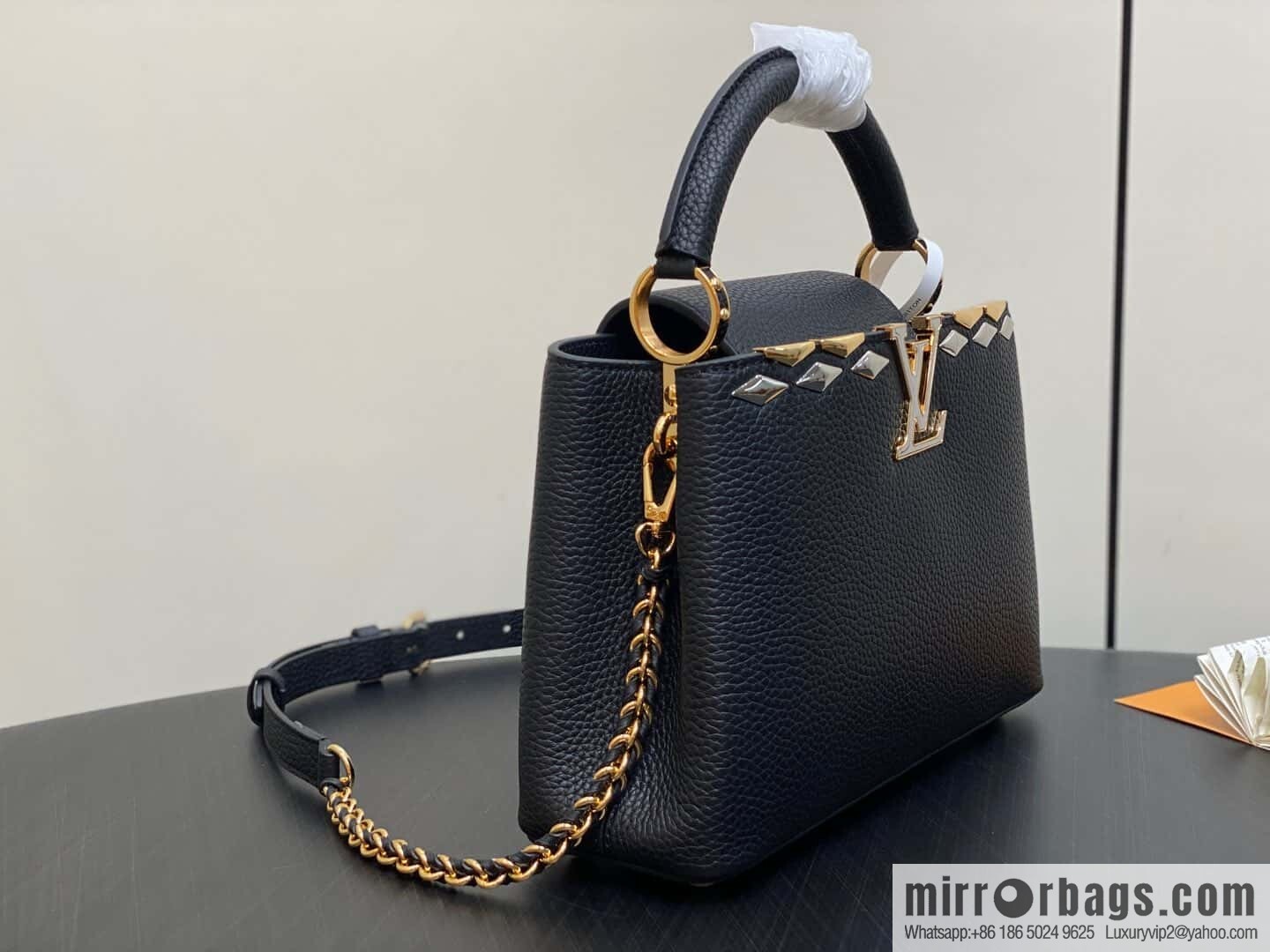 [Original order boutique] M12751 black full leather rhombus, full leather cap that English series, this Capucines small handbag