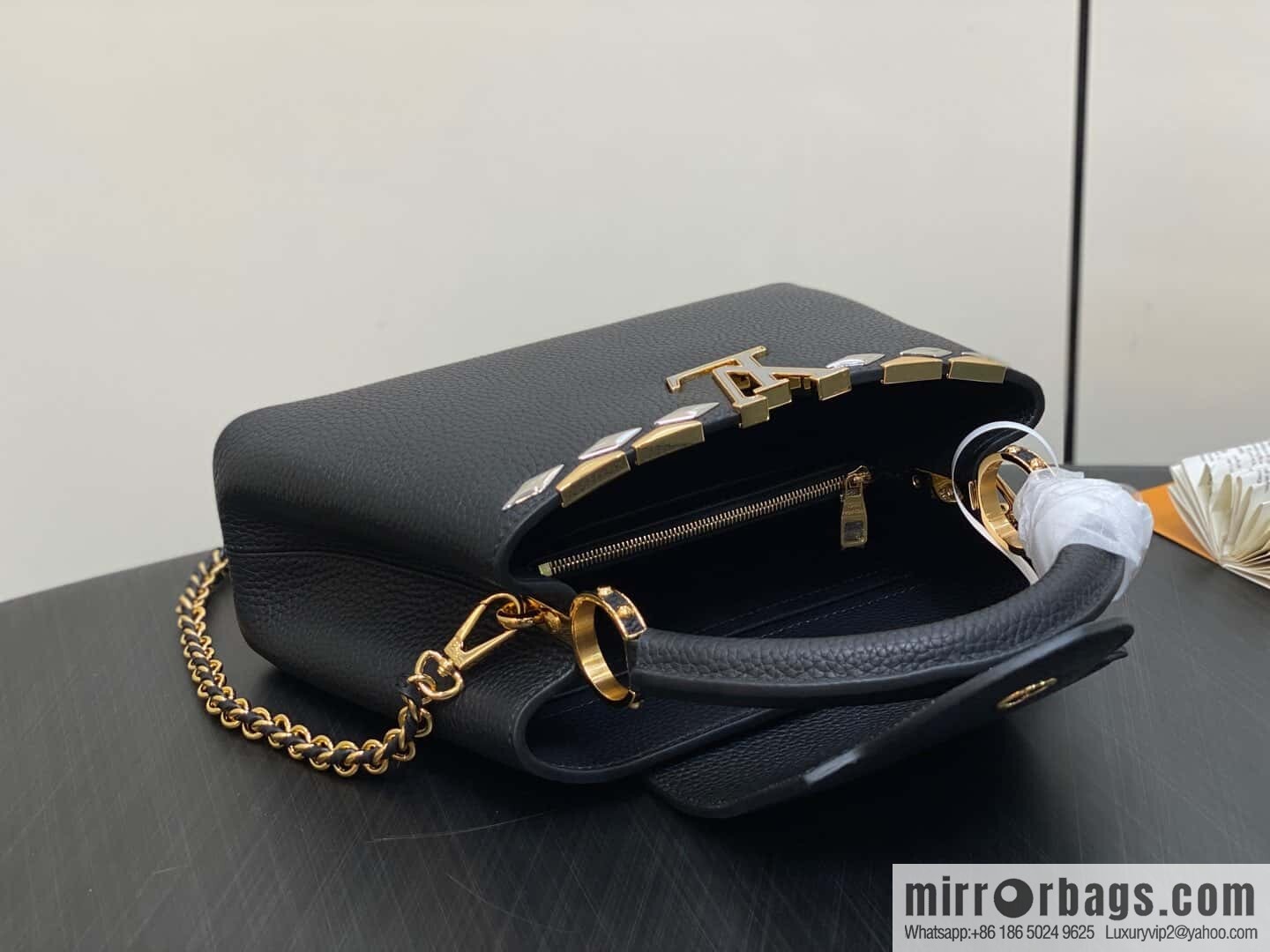 [Original order boutique] M12751 black full leather rhombus, full leather cap that English series, this Capucines small handbag