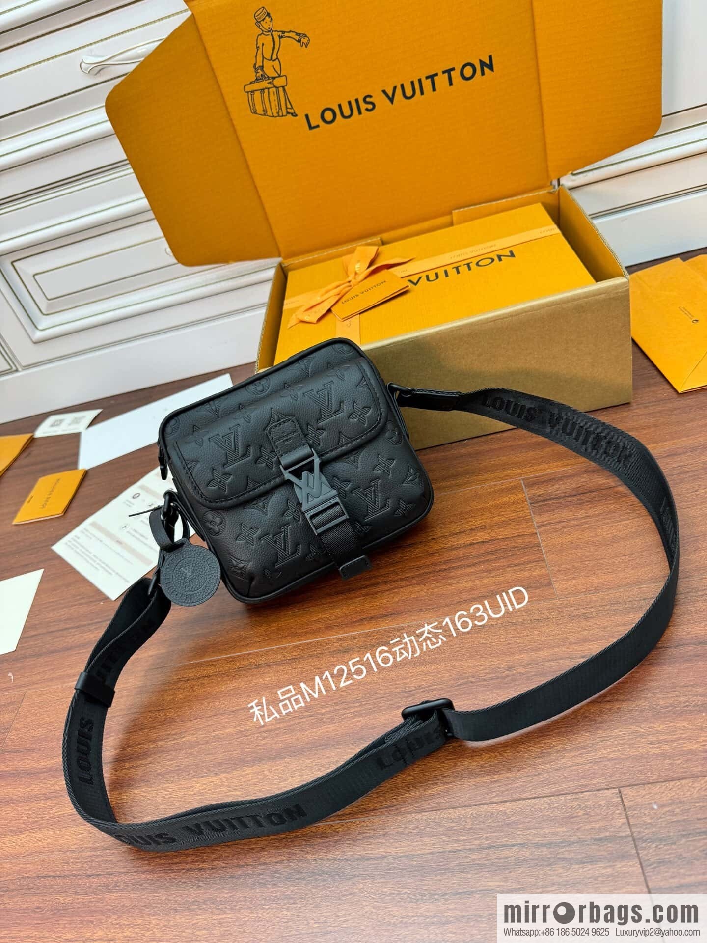 LV M12516 Getaway Messenger