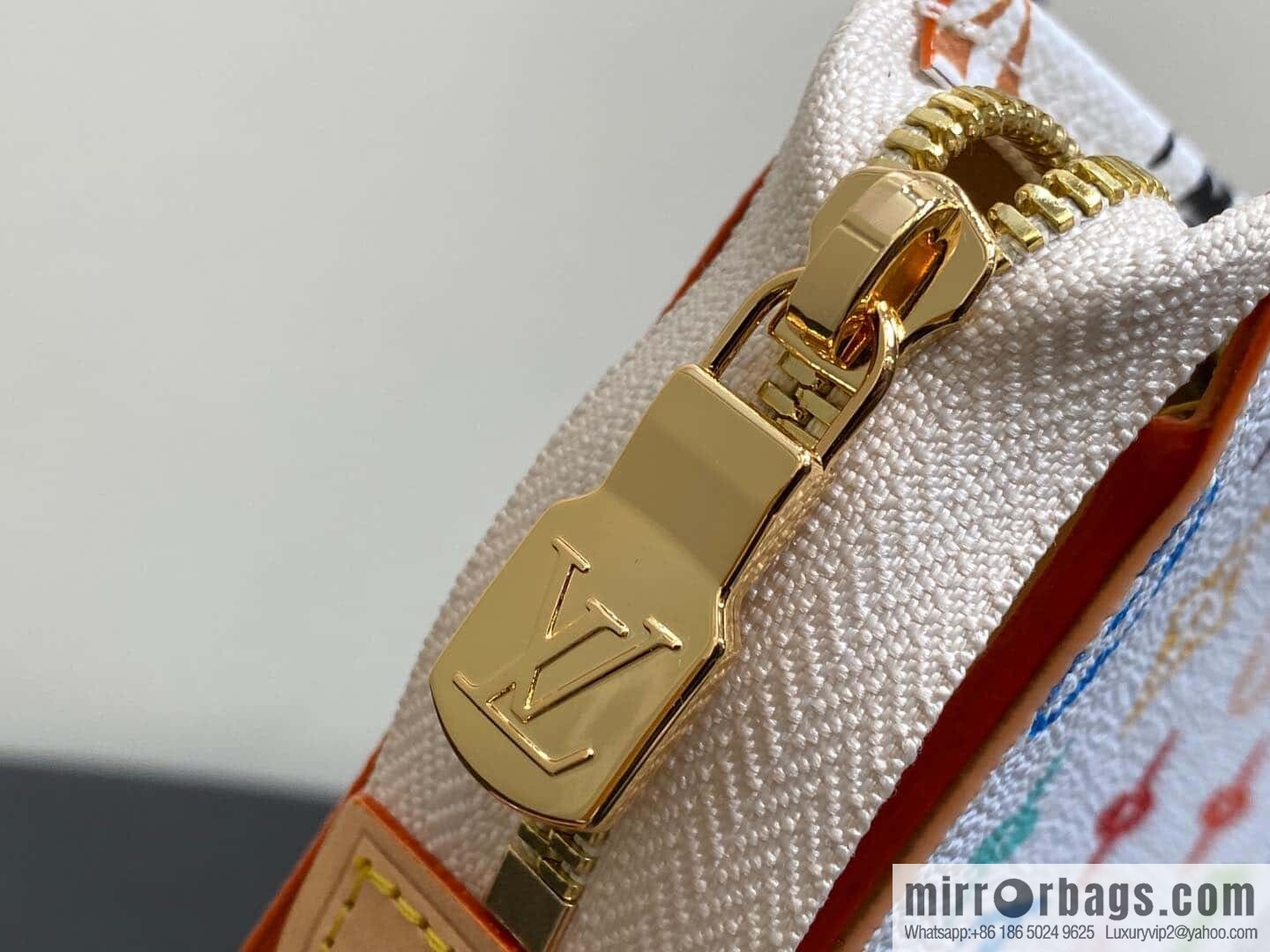 [Original order boutique] M13746 white color, handbag POCHETTE VOYAGE medium clutch bag