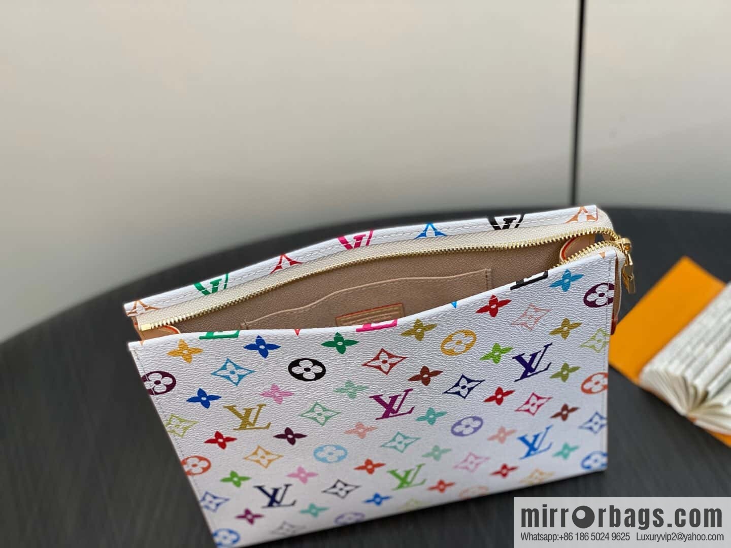 [Original order boutique] M13746 white color, handbag POCHETTE VOYAGE medium clutch bag