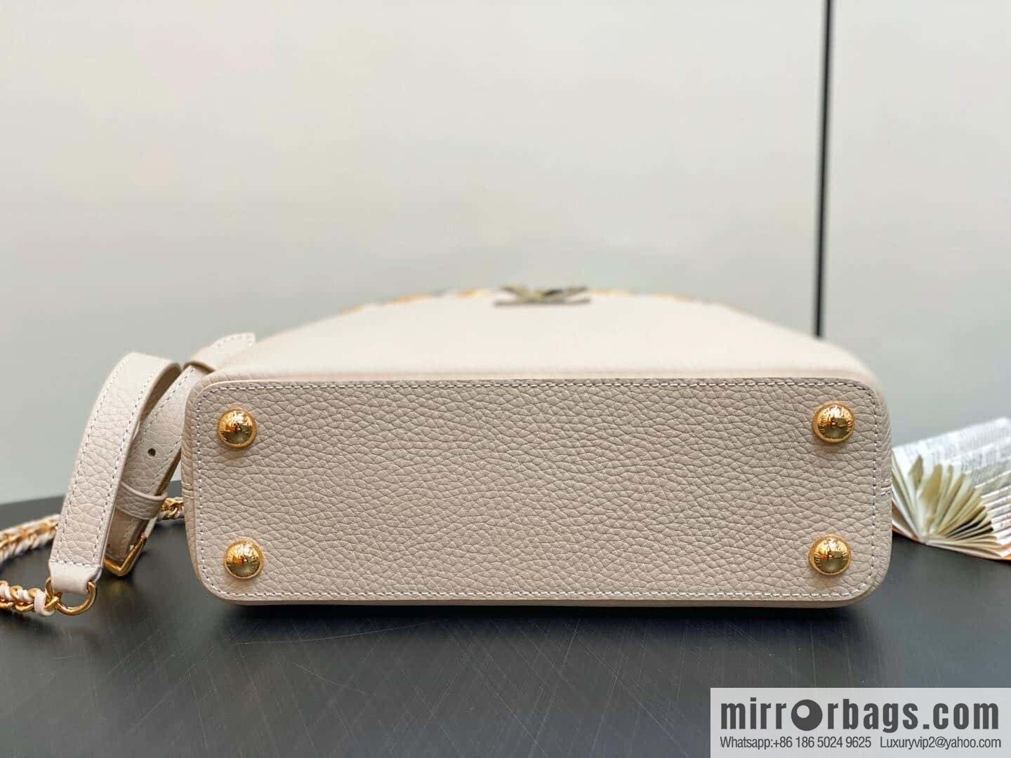 [Original order boutique] M12751 rice white full leather rhombus model, full leather cap that English series, this Capucines small handbag