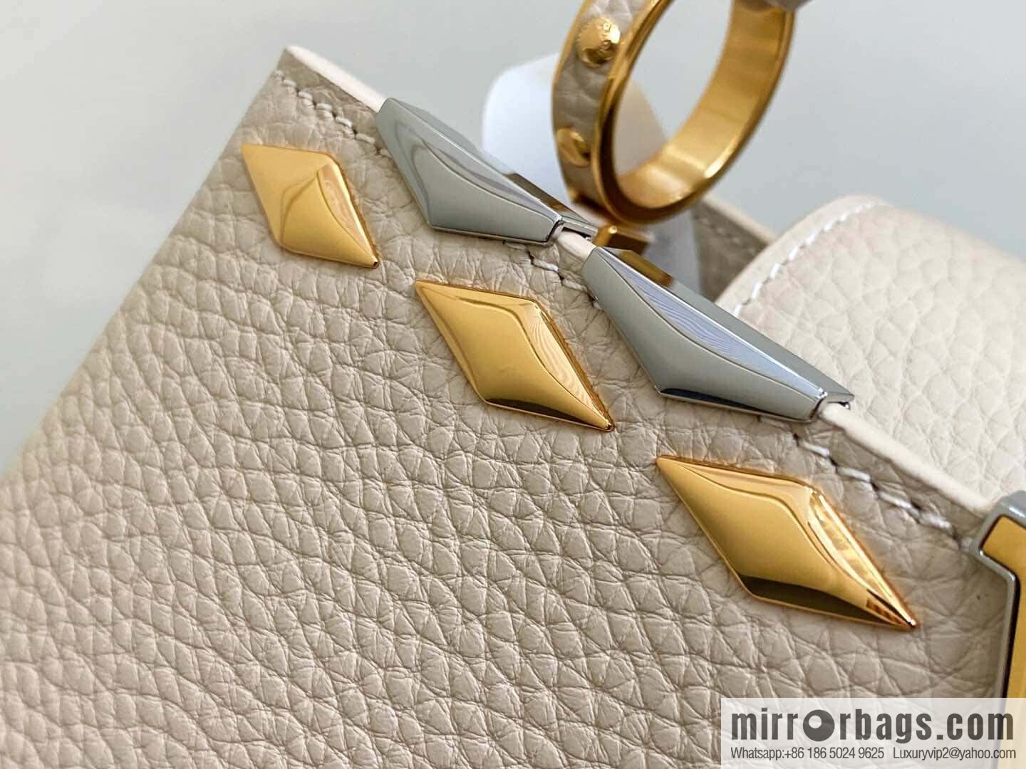 [Original order boutique] M12751 rice white full leather rhombus model, full leather cap that English series, this Capucines small handbag