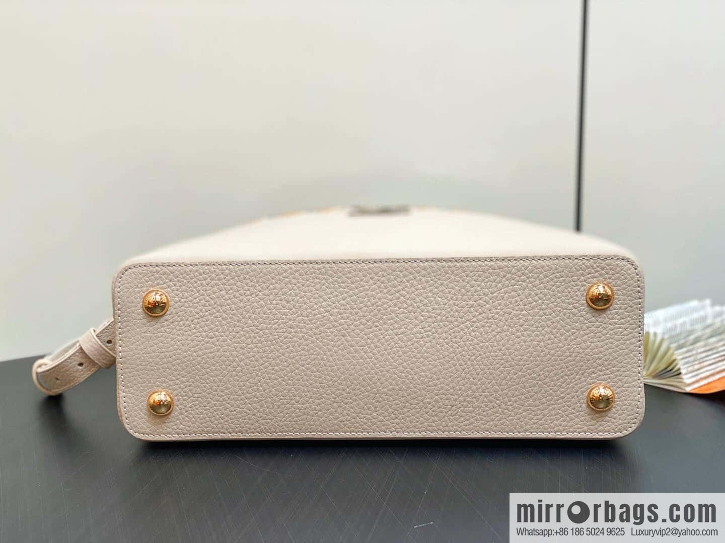 [Original order boutique] M12751 rice white full leather rhombus model, full leather cap that English series, this Capucines medium handbag