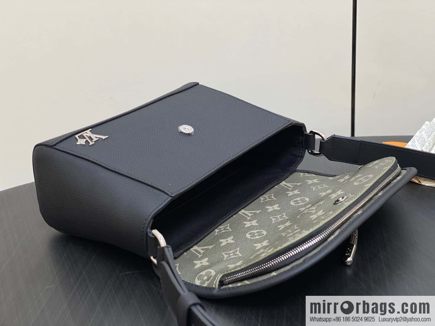 [Original order boutique] M12625 green flower, men's bag messenger bag series Pulse messenger bag