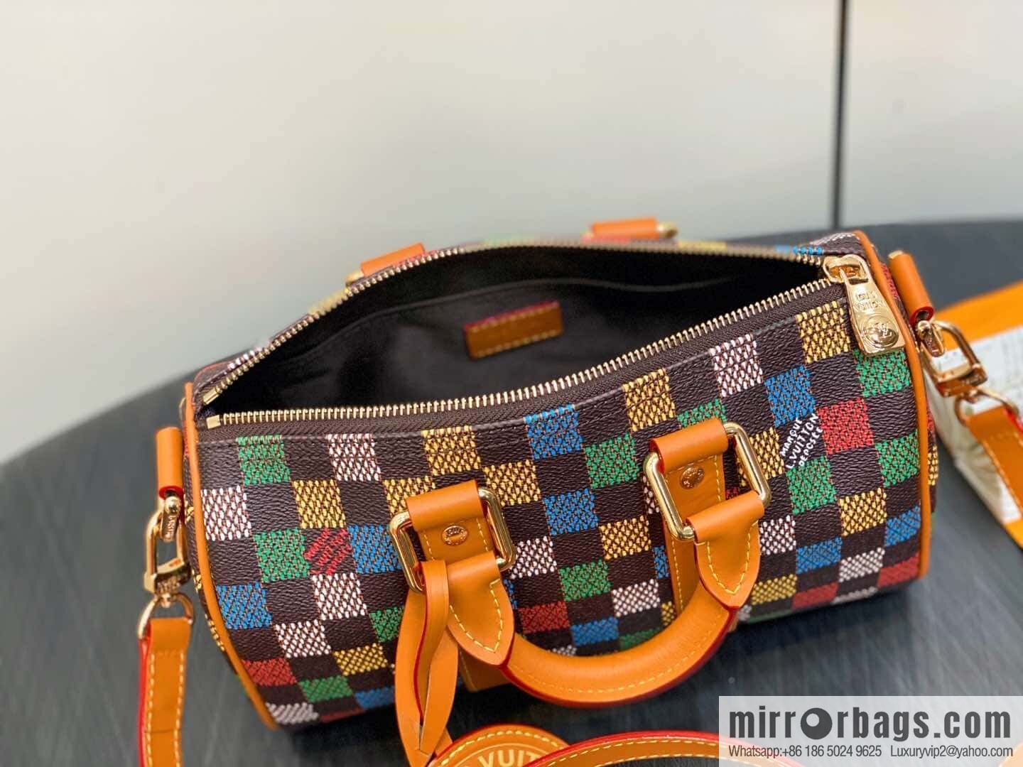 [Original single boutique] M00148 color gradual change grid, men's bag pillow bag speedy series, this Keepall 25 handbag