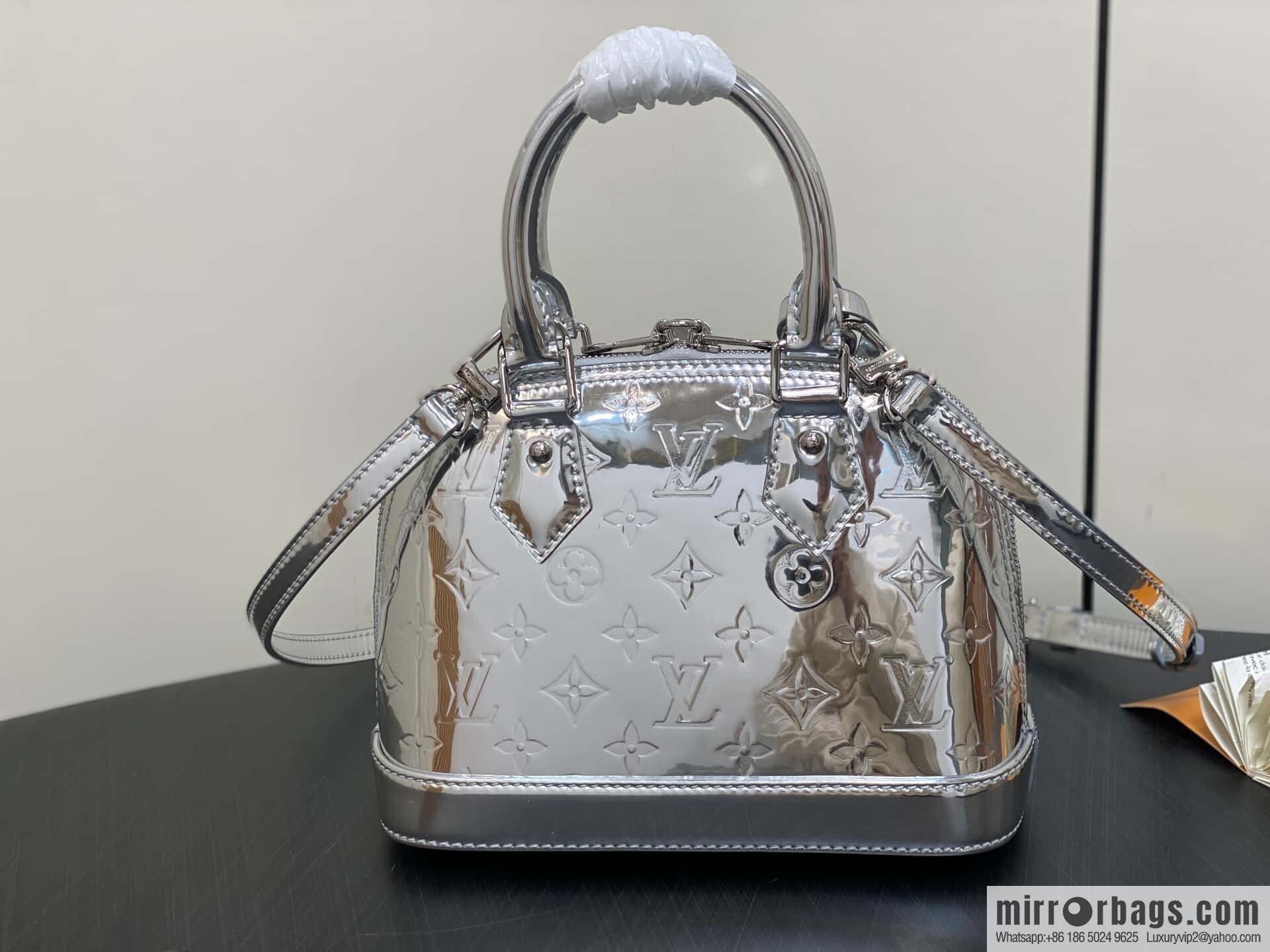 [Original order boutique] M40302 silver patent leather M40302 water ripple shell bag series ALMA BB handbag
