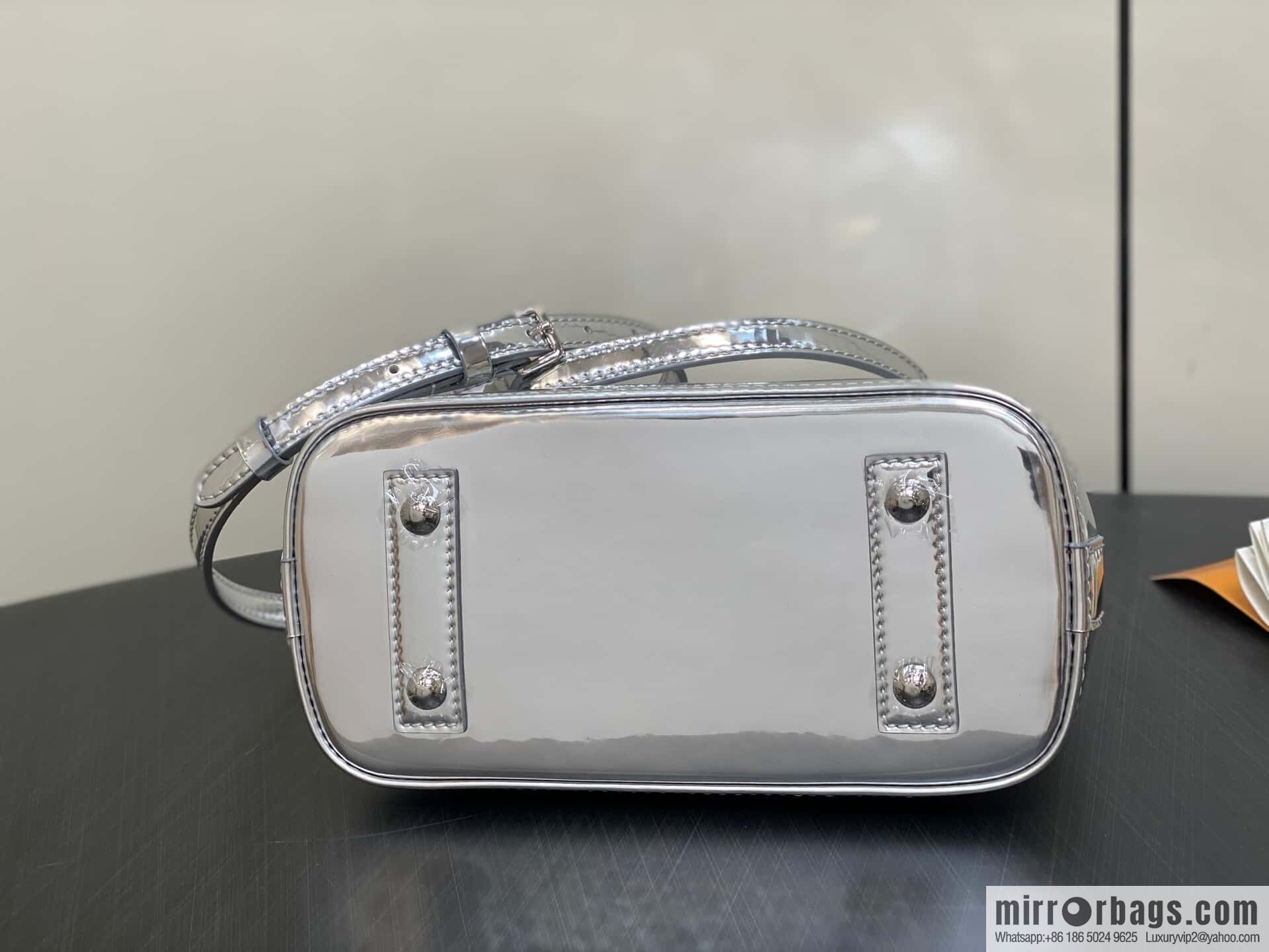 [Original order boutique] M40302 silver patent leather M40302 water ripple shell bag series ALMA BB handbag