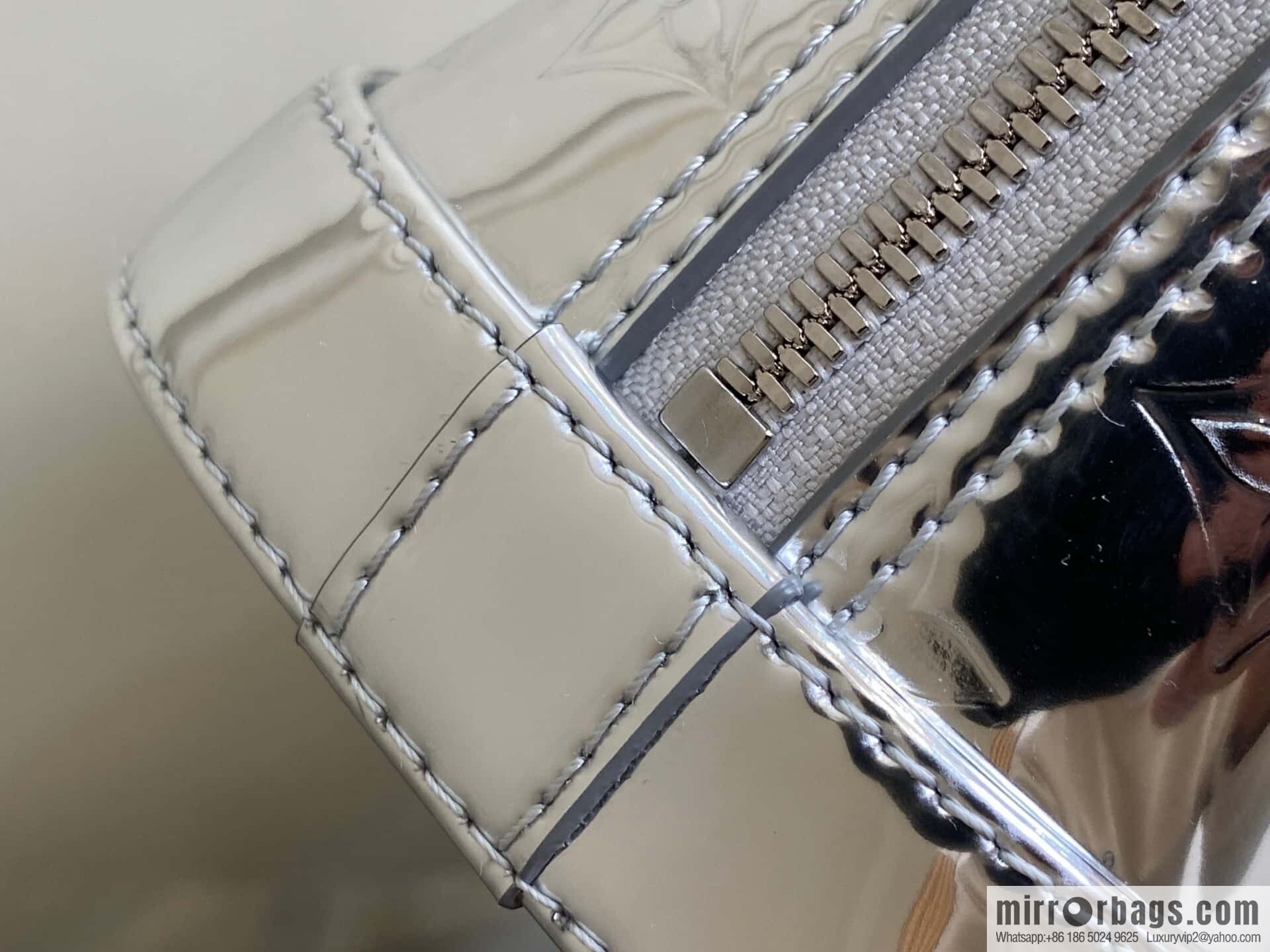 [Original order boutique] M40302 silver patent leather M40302 water ripple shell bag series ALMA BB handbag
