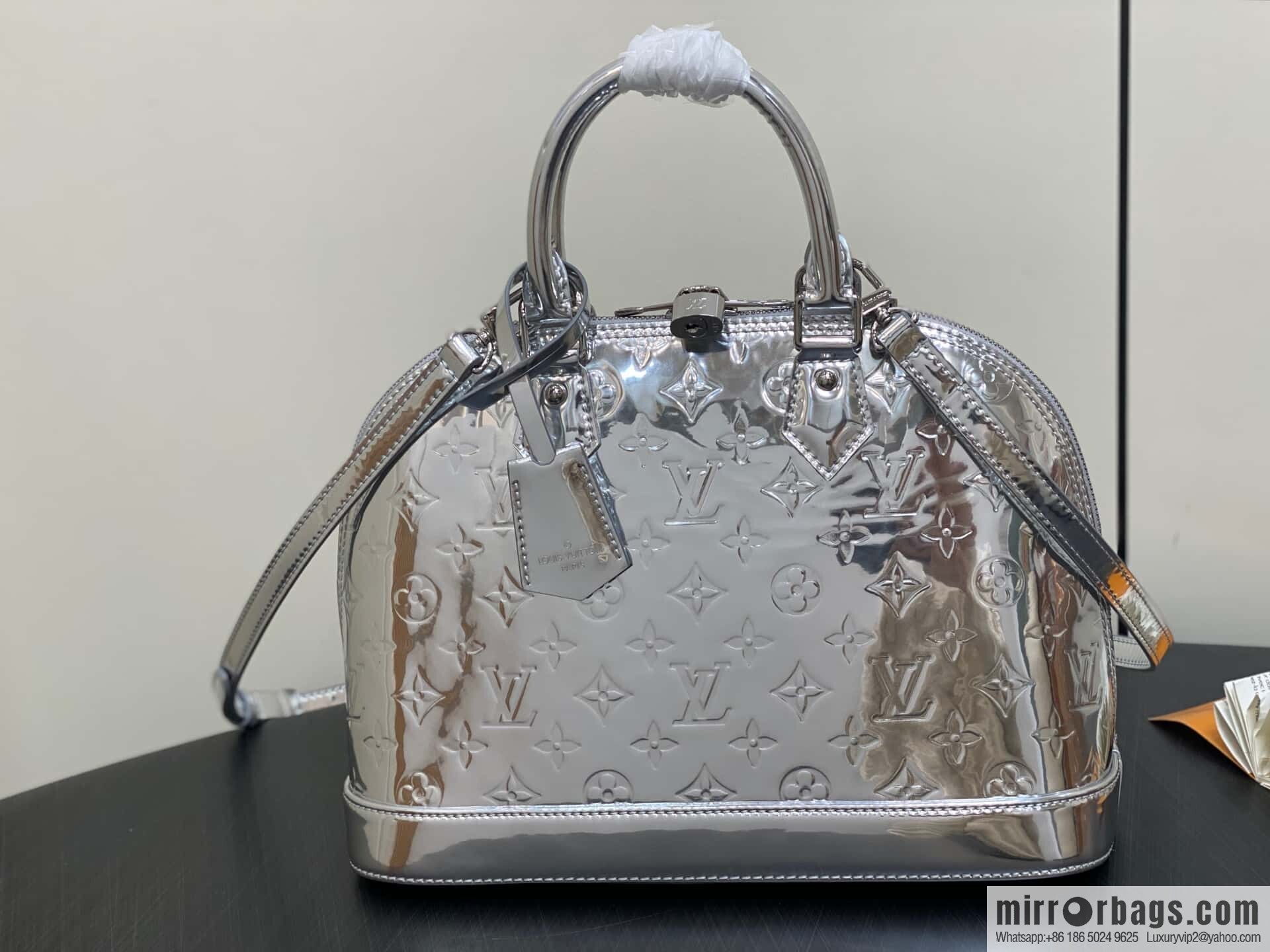 [Original order boutique] M40301 silver patent leather, shell bag series alma medium handbag