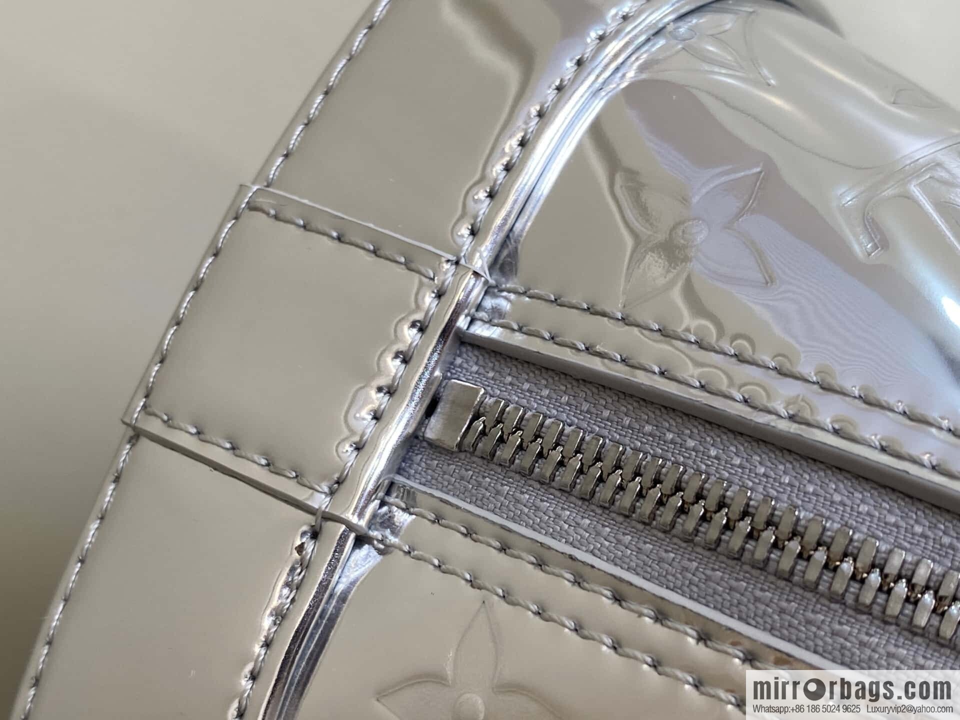 [Original order boutique] M40301 silver patent leather, shell bag series alma medium handbag