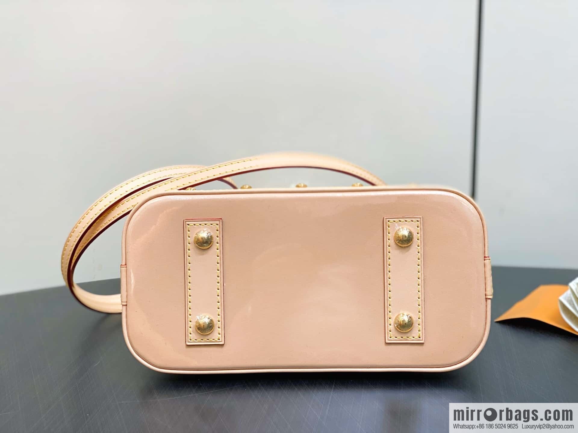 [Original order boutique] M53152 white color, presbyopia shell bag small alma bb handbag (Sancai - Murakami Takashi)