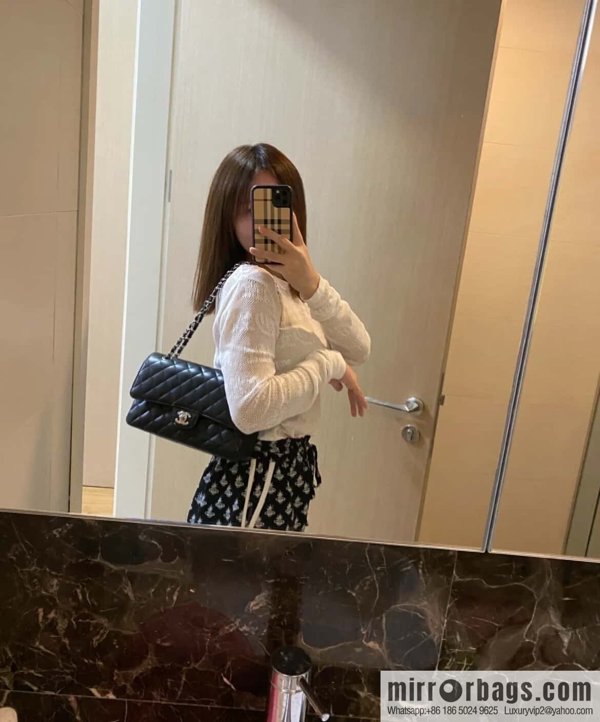 ℂ𝔽 𝗖𝗹𝗮𝘀𝘀𝗶𝗰 𝗙𝗹𝗮𝗽 | Original Caviar 🐂 Medium, Black Silver 🖤 A01112