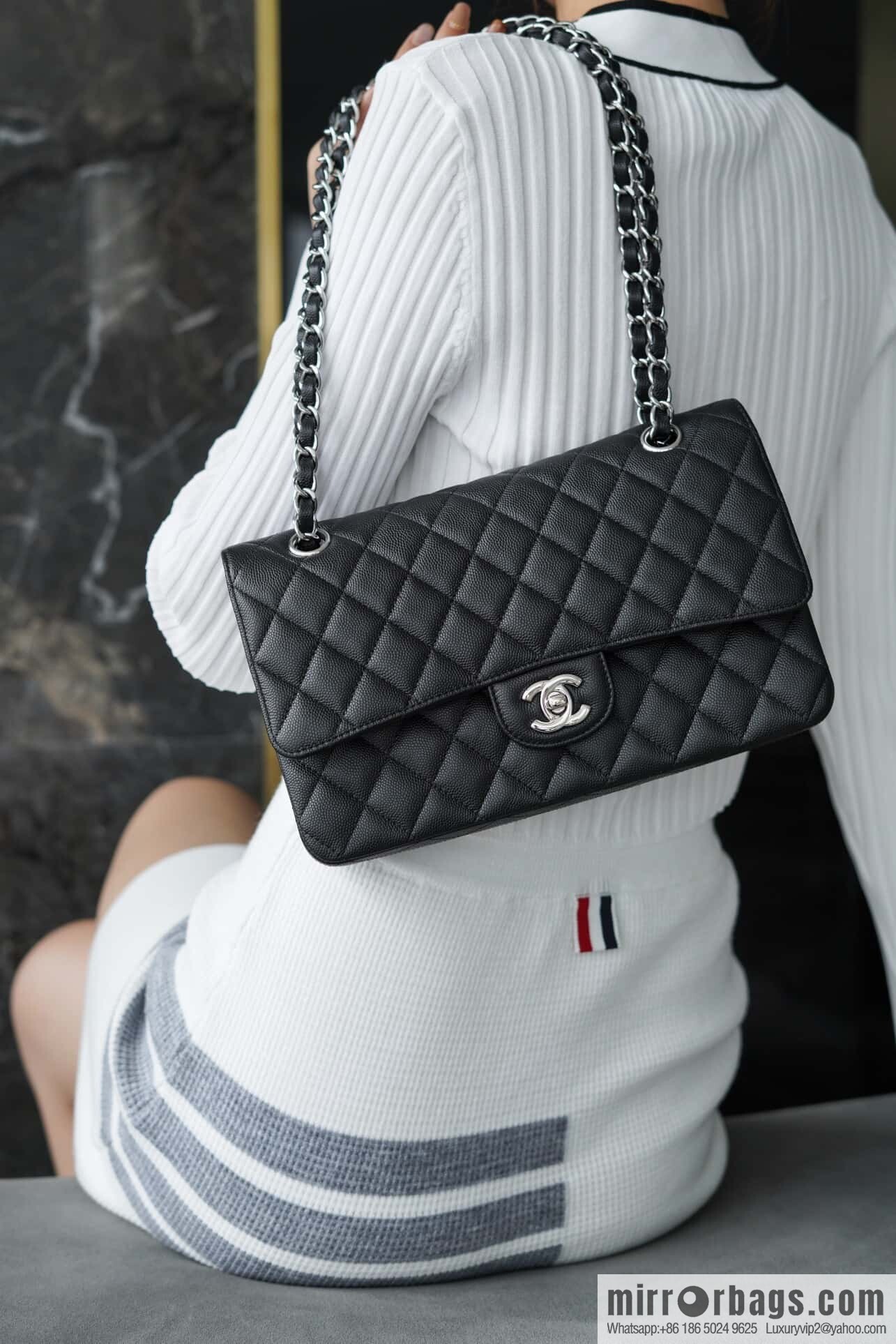 ℂ𝔽 𝗖𝗹𝗮𝘀𝘀𝗶𝗰 𝗙𝗹𝗮𝗽 | Original Caviar 🐂 Medium, Black Silver 🖤 A01112