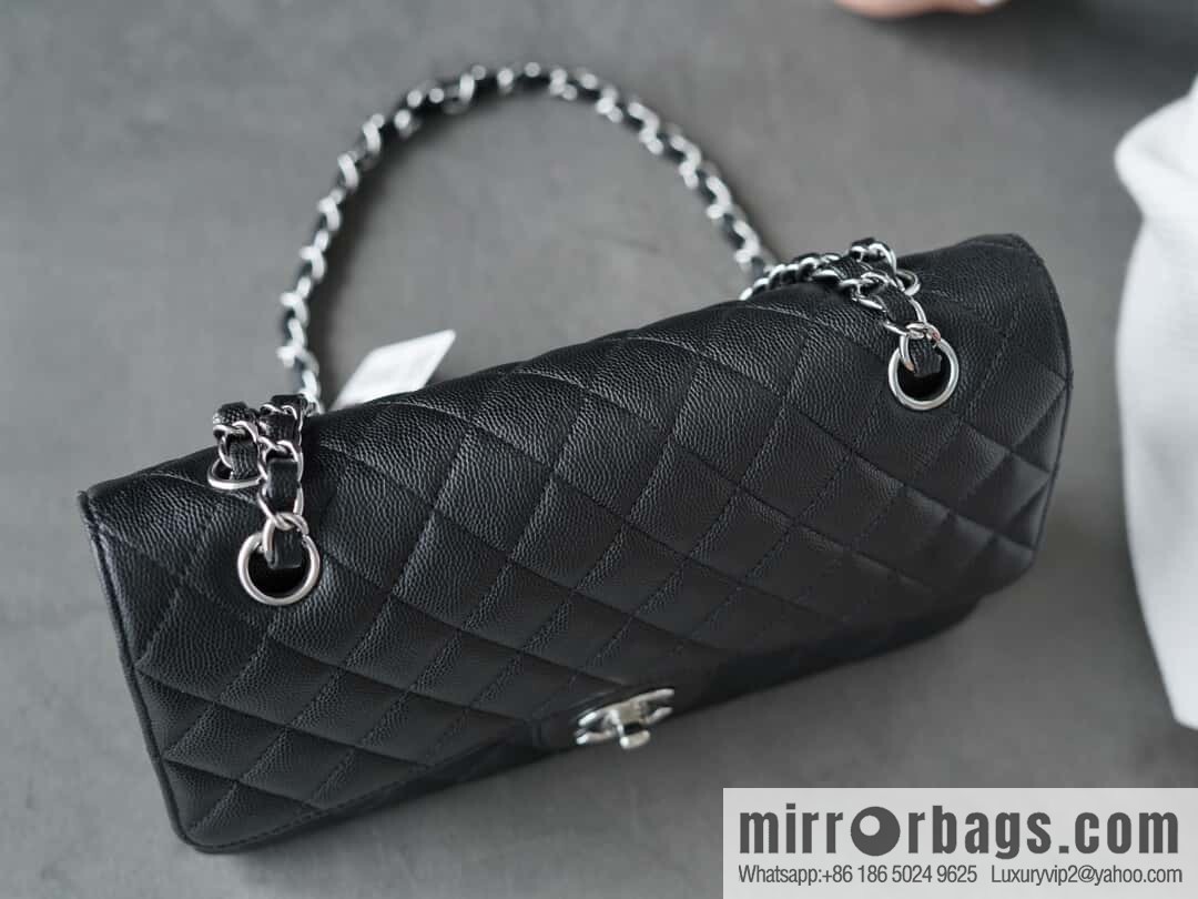 ℂ𝔽 𝗖𝗹𝗮𝘀𝘀𝗶𝗰 𝗙𝗹𝗮𝗽 | Original Caviar 🐂 Medium, Black Silver 🖤 A01112