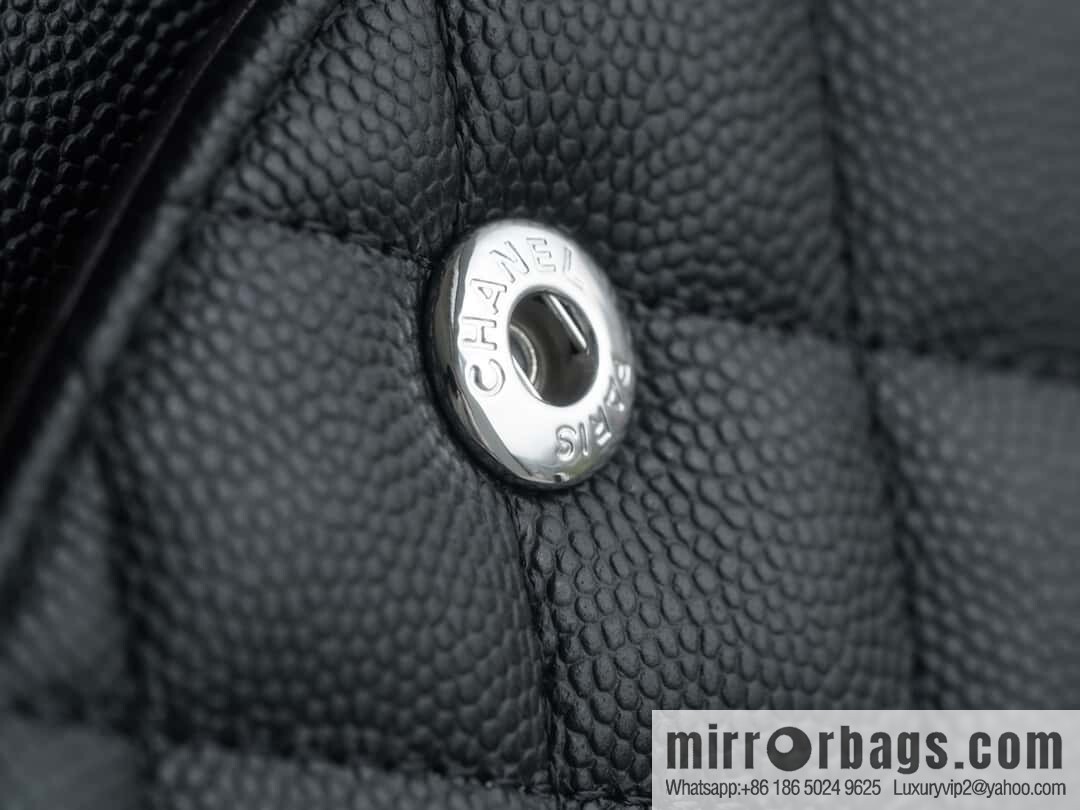 ℂ𝔽 𝗖𝗹𝗮𝘀𝘀𝗶𝗰 𝗙𝗹𝗮𝗽 | Original Caviar 🐂 Medium, Black Silver 🖤 A01112
